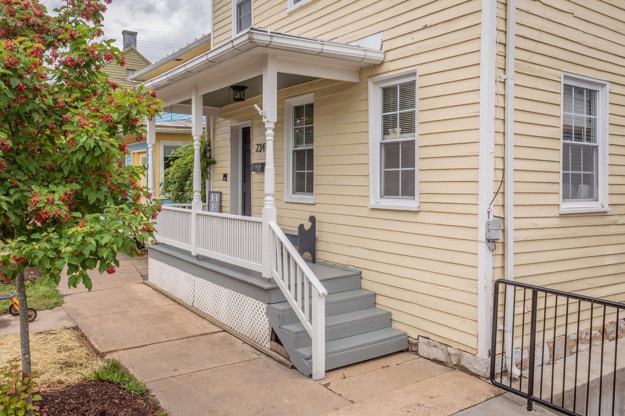 234 N MAIN ST, WOODSTOCK, Virginia 22664, 2 Bedrooms Bedrooms, ,2 BathroomsBathrooms,Residential,234 N MAIN ST,677799 MLS # 677799