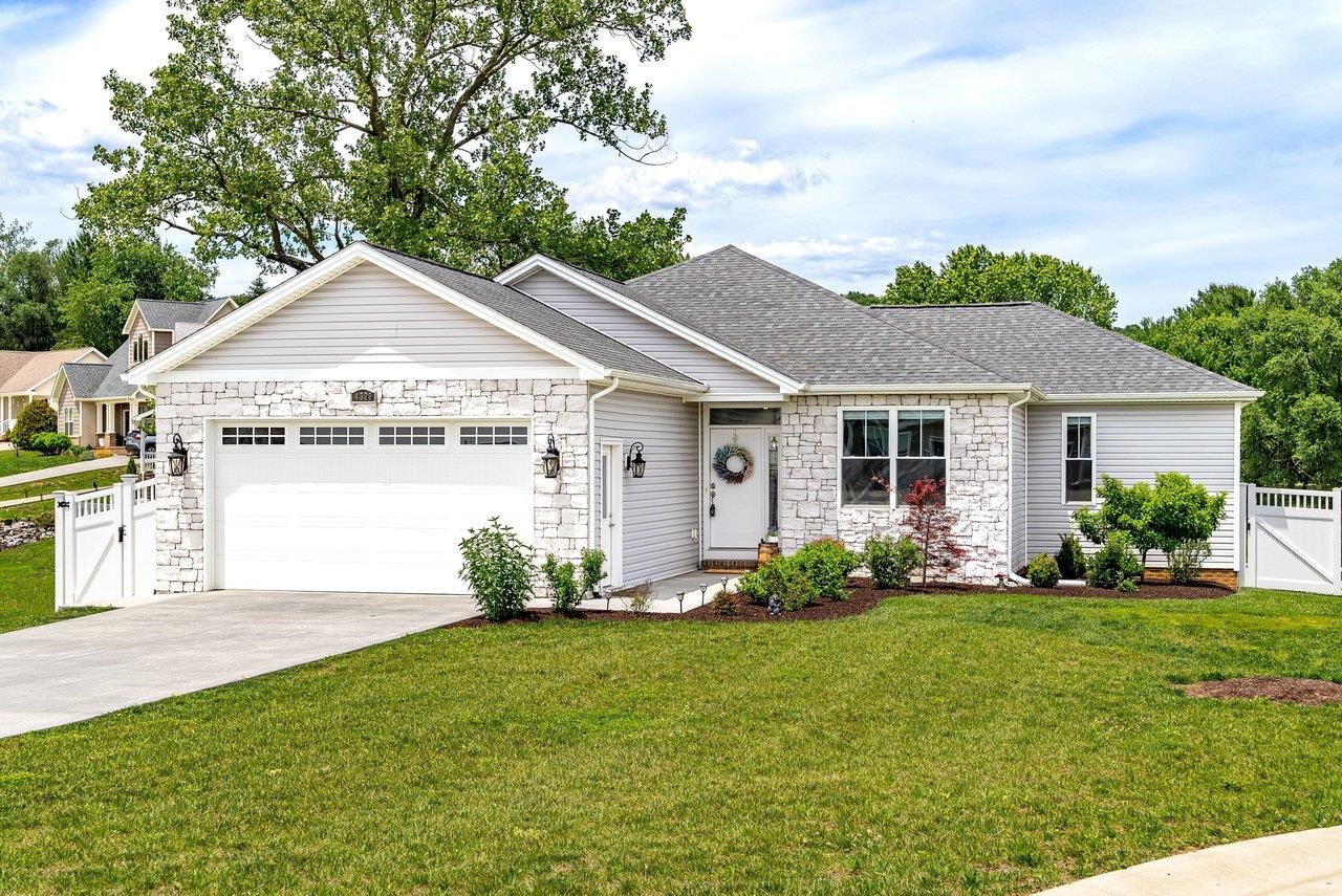 4329 COTSWOLD CT, ROCKINGHAM, Virginia 22802, 3 Bedrooms Bedrooms, ,2 BathroomsBathrooms,Residential,4329 COTSWOLD CT,677885 MLS # 677885