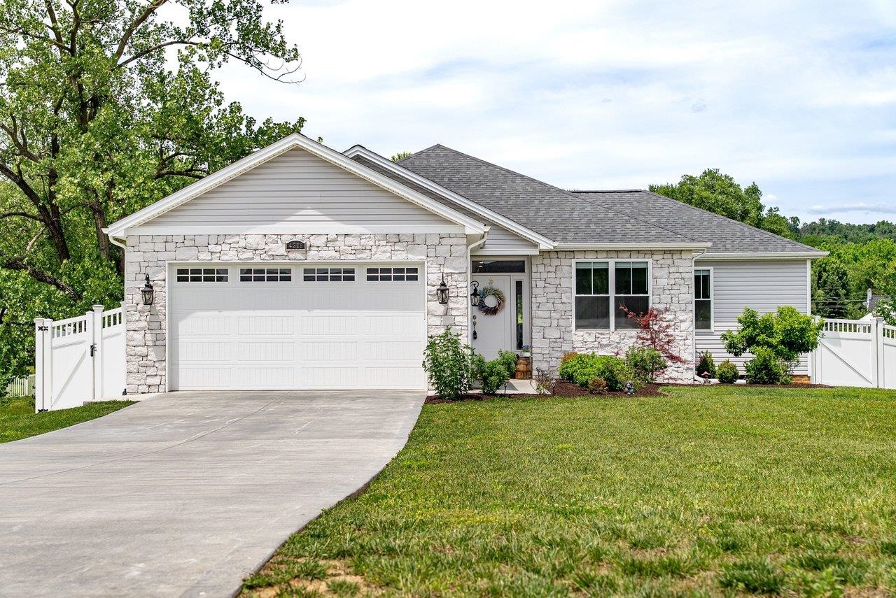 4329 COTSWOLD CT, ROCKINGHAM, Virginia 22802, 3 Bedrooms Bedrooms, ,2 BathroomsBathrooms,Residential,4329 COTSWOLD CT,677885 MLS # 677885