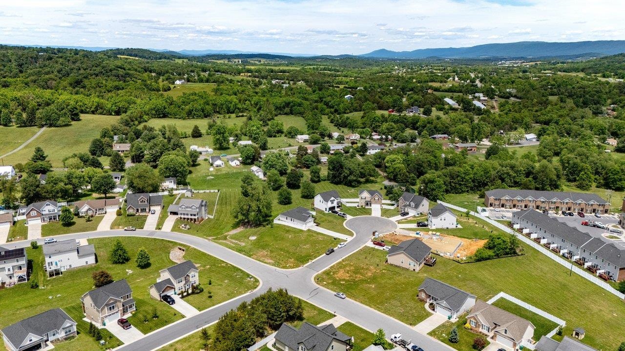 4329 COTSWOLD CT, ROCKINGHAM, Virginia 22802, 3 Bedrooms Bedrooms, ,2 BathroomsBathrooms,Residential,4329 COTSWOLD CT,677885 MLS # 677885