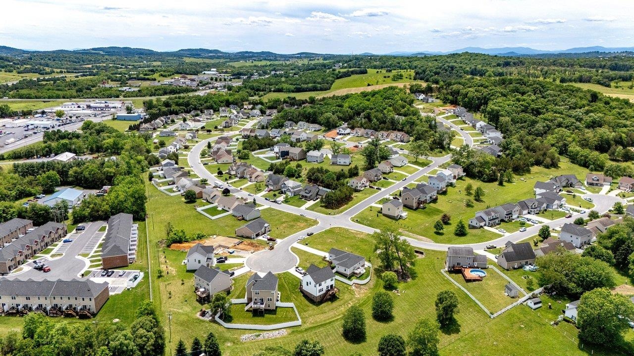 4329 COTSWOLD CT, ROCKINGHAM, Virginia 22802, 3 Bedrooms Bedrooms, ,2 BathroomsBathrooms,Residential,4329 COTSWOLD CT,677885 MLS # 677885