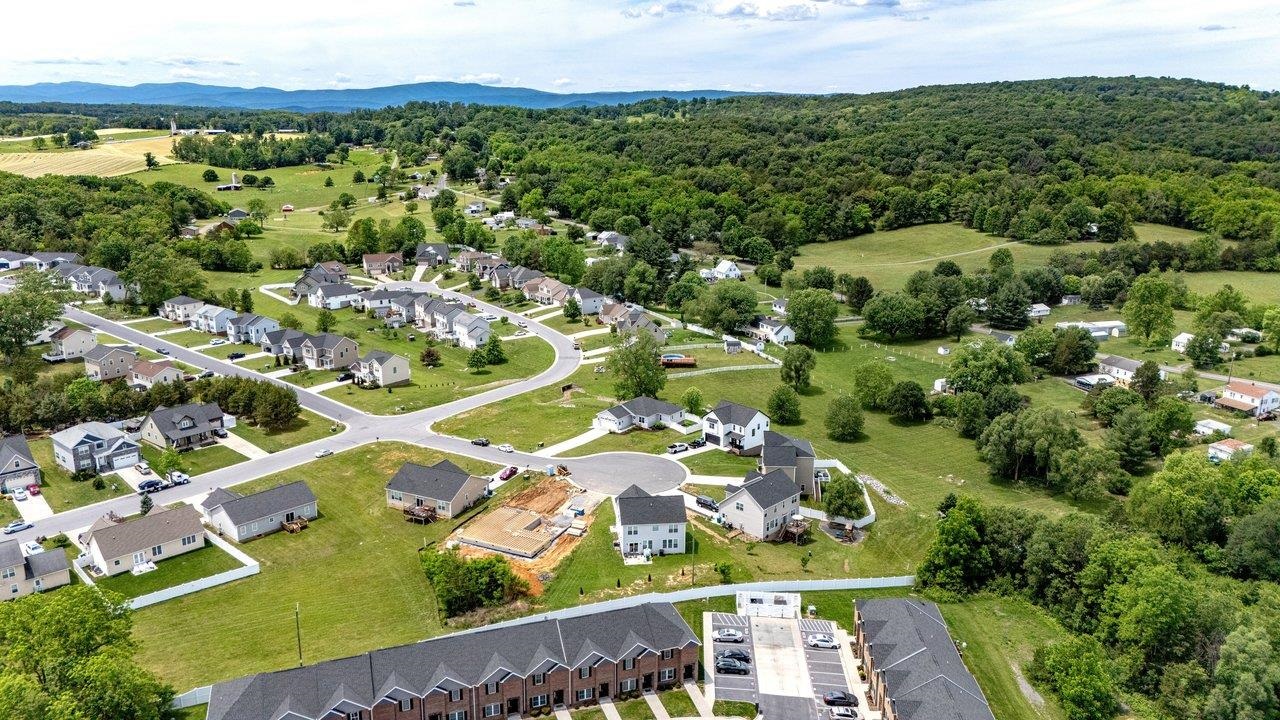 4329 COTSWOLD CT, ROCKINGHAM, Virginia 22802, 3 Bedrooms Bedrooms, ,2 BathroomsBathrooms,Residential,4329 COTSWOLD CT,677885 MLS # 677885