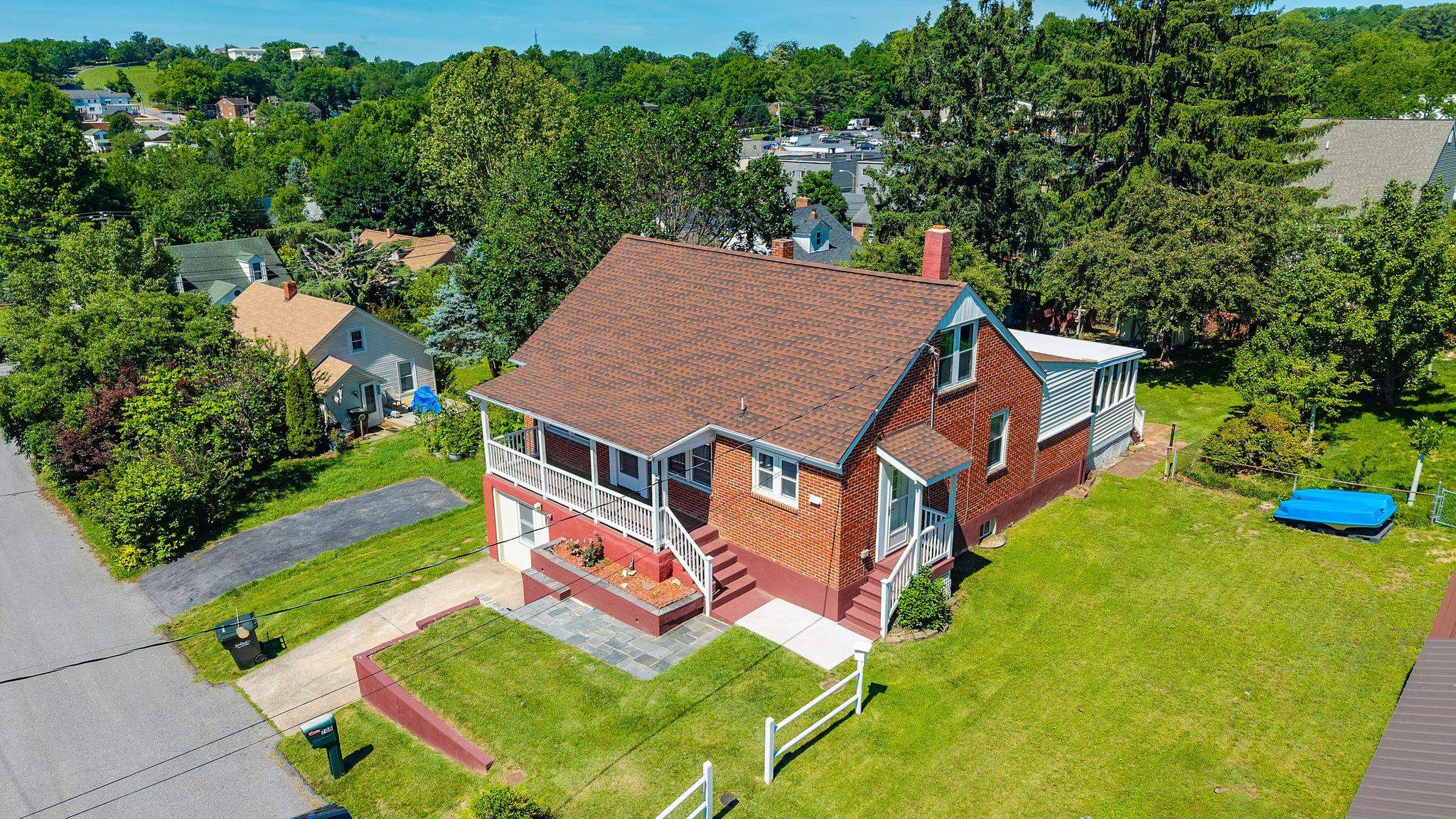 708 MASON ST, STAUNTON, Virginia 24401, 3 Bedrooms Bedrooms, ,1 BathroomBathrooms,Residential,708 MASON ST,678008 MLS # 678008 708 MASON ST, STAUNTON, Virginia 24401, 3 Bedrooms Bedrooms, ,1 BathroomBathrooms,Residential,708 MASON ST,678008 MLS # 678008