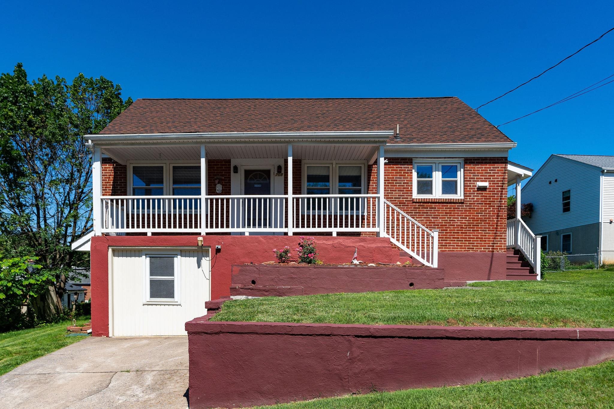 708 MASON ST, STAUNTON, Virginia 24401, 3 Bedrooms Bedrooms, ,1 BathroomBathrooms,Residential,708 MASON ST,678008 MLS # 678008 708 MASON ST, STAUNTON, Virginia 24401, 3 Bedrooms Bedrooms, ,1 BathroomBathrooms,Residential,708 MASON ST,678008 MLS # 678008