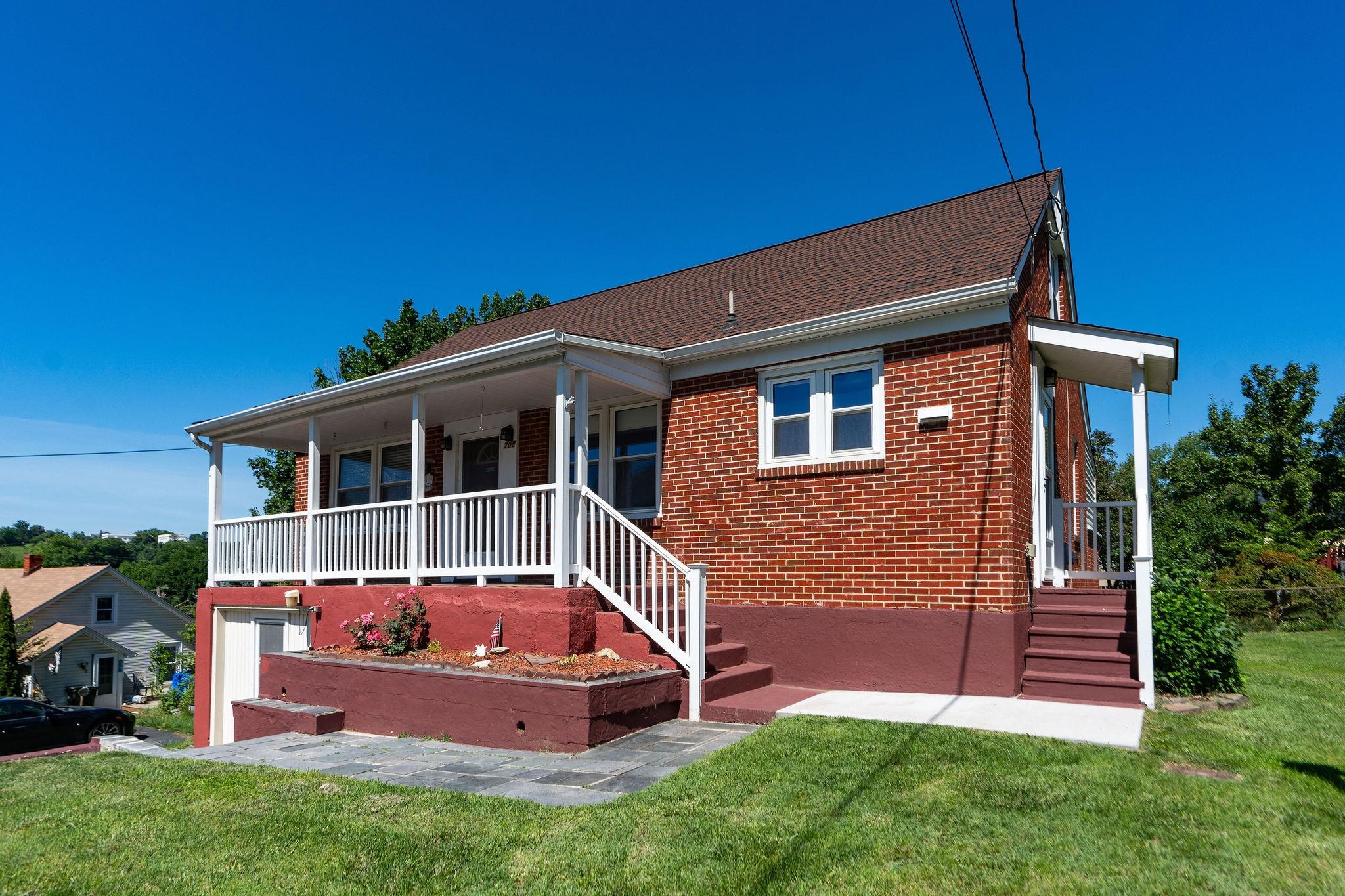 708 MASON ST, STAUNTON, Virginia 24401, 3 Bedrooms Bedrooms, ,1 BathroomBathrooms,Residential,708 MASON ST,678008 MLS # 678008 708 MASON ST, STAUNTON, Virginia 24401, 3 Bedrooms Bedrooms, ,1 BathroomBathrooms,Residential,708 MASON ST,678008 MLS # 678008