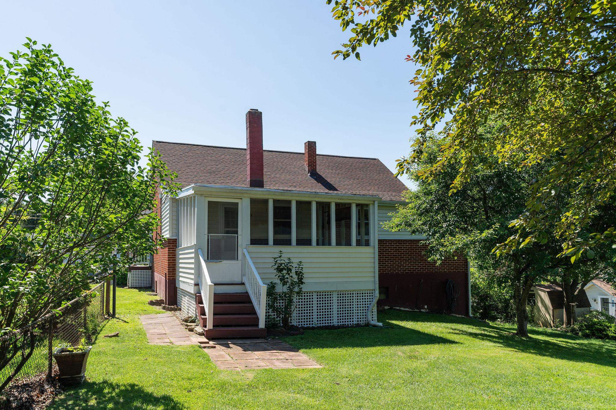 708 MASON ST, STAUNTON, Virginia 24401, 3 Bedrooms Bedrooms, ,1 BathroomBathrooms,Residential,708 MASON ST,678008 MLS # 678008 708 MASON ST, STAUNTON, Virginia 24401, 3 Bedrooms Bedrooms, ,1 BathroomBathrooms,Residential,708 MASON ST,678008 MLS # 678008
