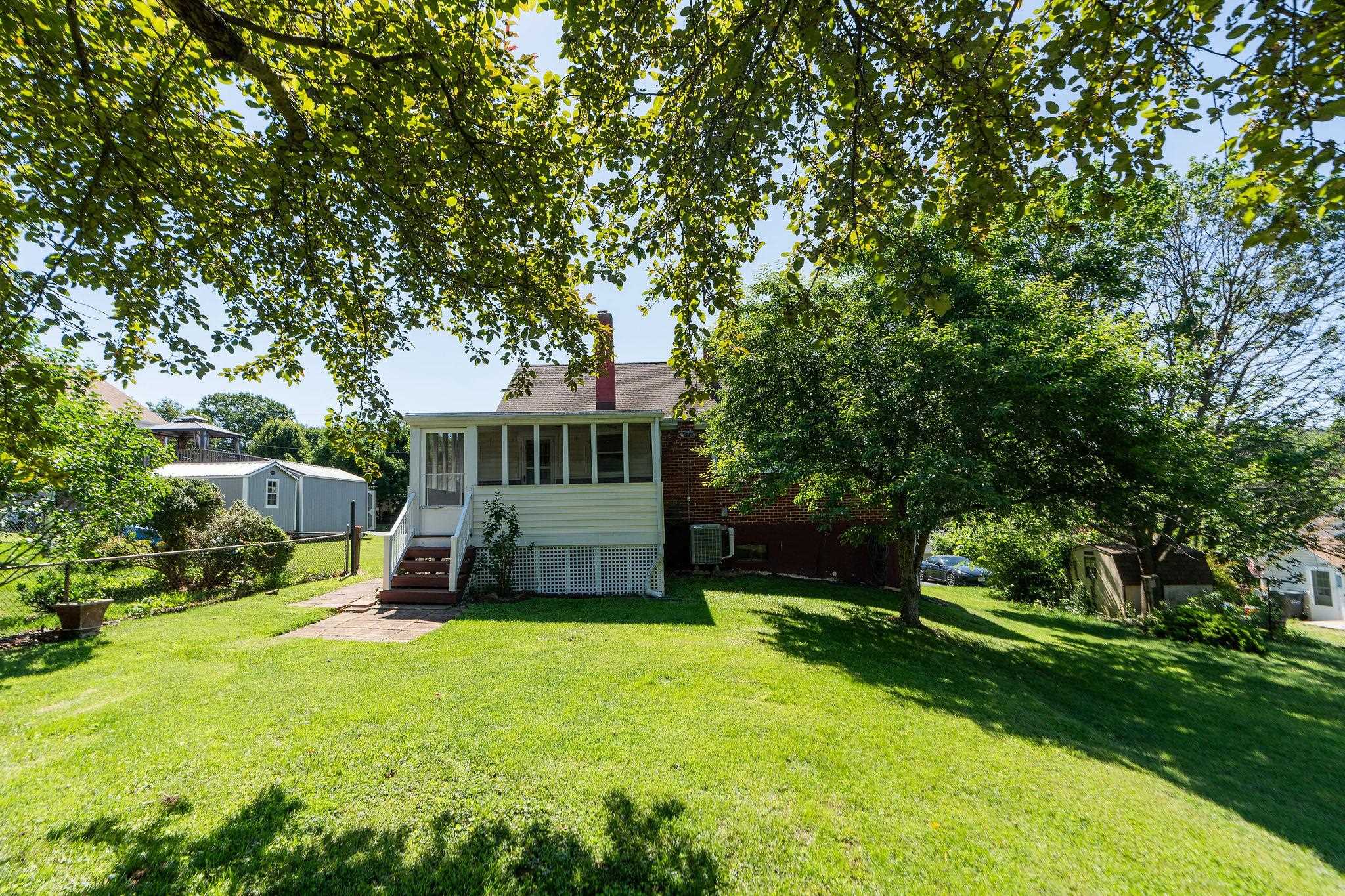 708 MASON ST, STAUNTON, Virginia 24401, 3 Bedrooms Bedrooms, ,1 BathroomBathrooms,Residential,708 MASON ST,678008 MLS # 678008 708 MASON ST, STAUNTON, Virginia 24401, 3 Bedrooms Bedrooms, ,1 BathroomBathrooms,Residential,708 MASON ST,678008 MLS # 678008