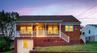 708 MASON ST, STAUNTON, Virginia 24401, 3 Bedrooms Bedrooms, ,1 BathroomBathrooms,Residential,708 MASON ST,678008 MLS # 678008