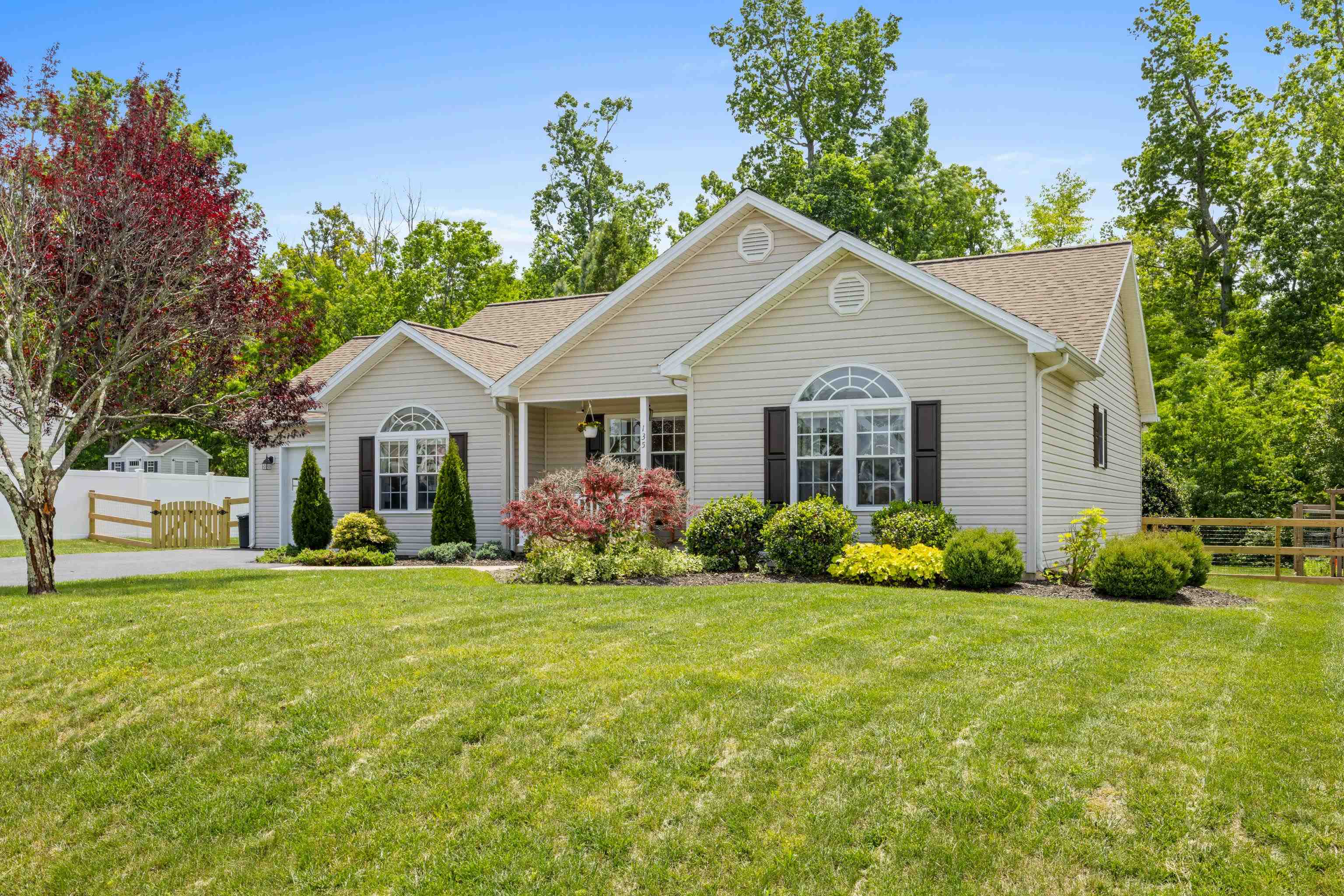 135 WOODSIDE DR, WAYNESBORO, Virginia 22980, 3 Bedrooms Bedrooms, ,2 BathroomsBathrooms,Residential,135 WOODSIDE DR,678011 MLS # 678011