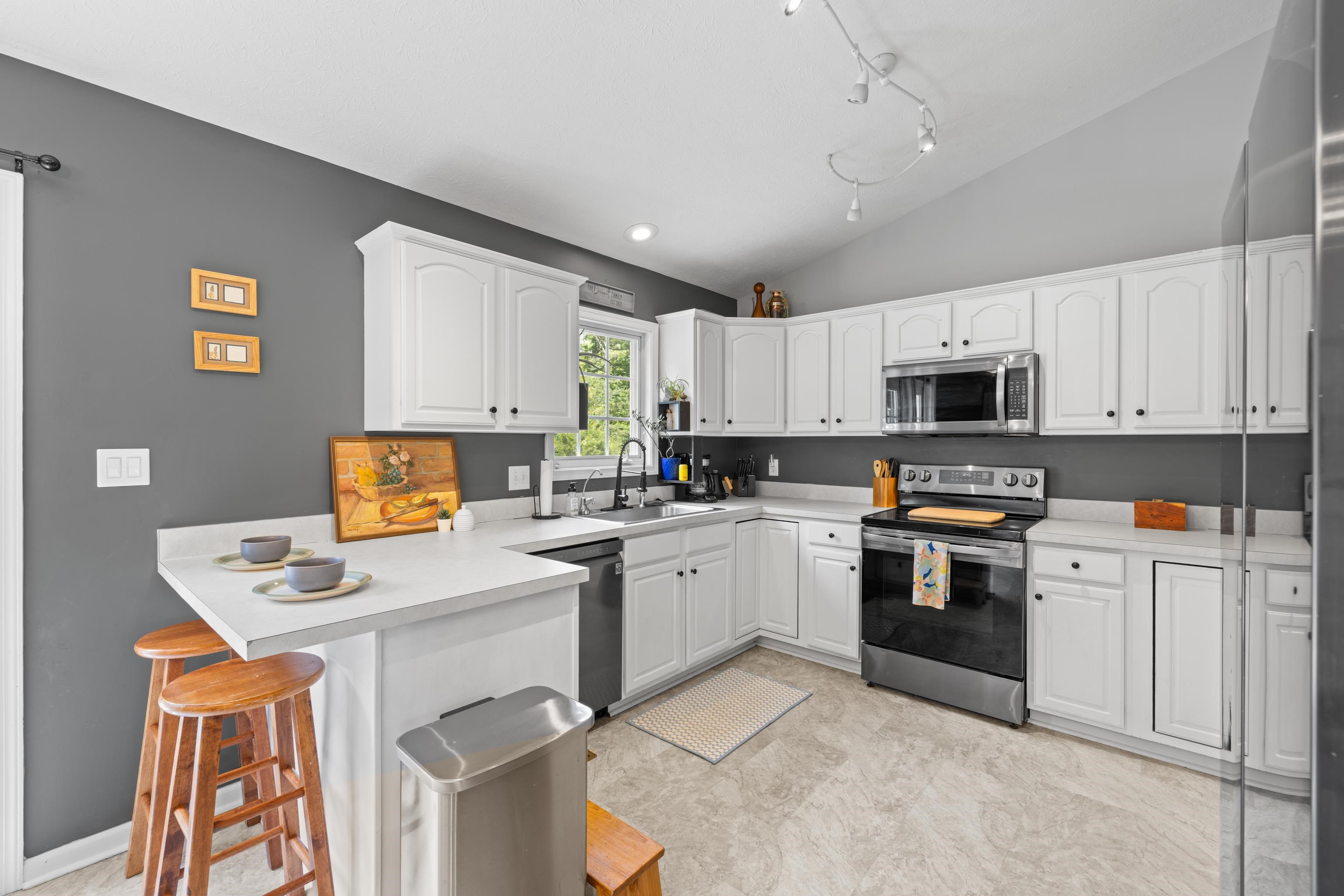 135 WOODSIDE DR, WAYNESBORO, Virginia 22980, 3 Bedrooms Bedrooms, ,2 BathroomsBathrooms,Residential,135 WOODSIDE DR,678011 MLS # 678011