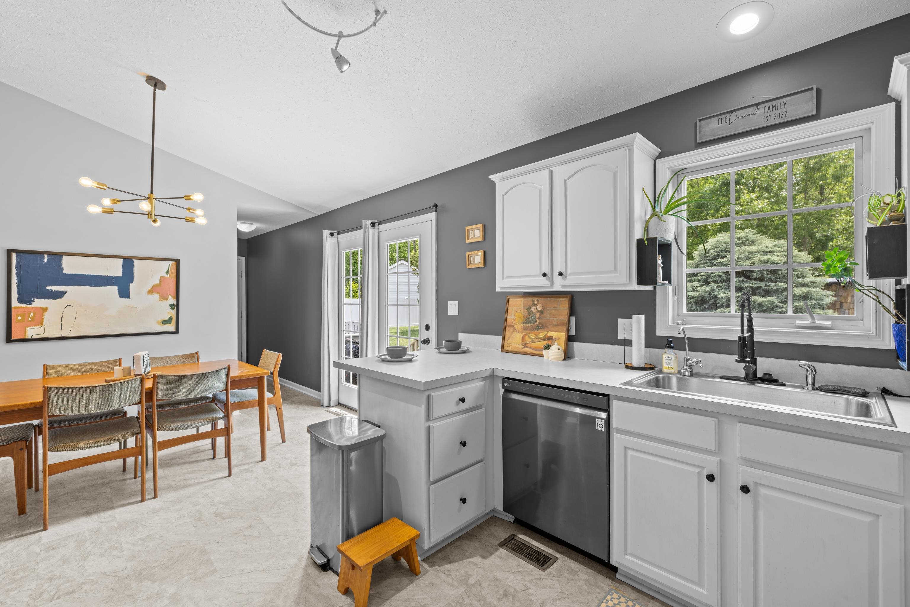 135 WOODSIDE DR, WAYNESBORO, Virginia 22980, 3 Bedrooms Bedrooms, ,2 BathroomsBathrooms,Residential,135 WOODSIDE DR,678011 MLS # 678011