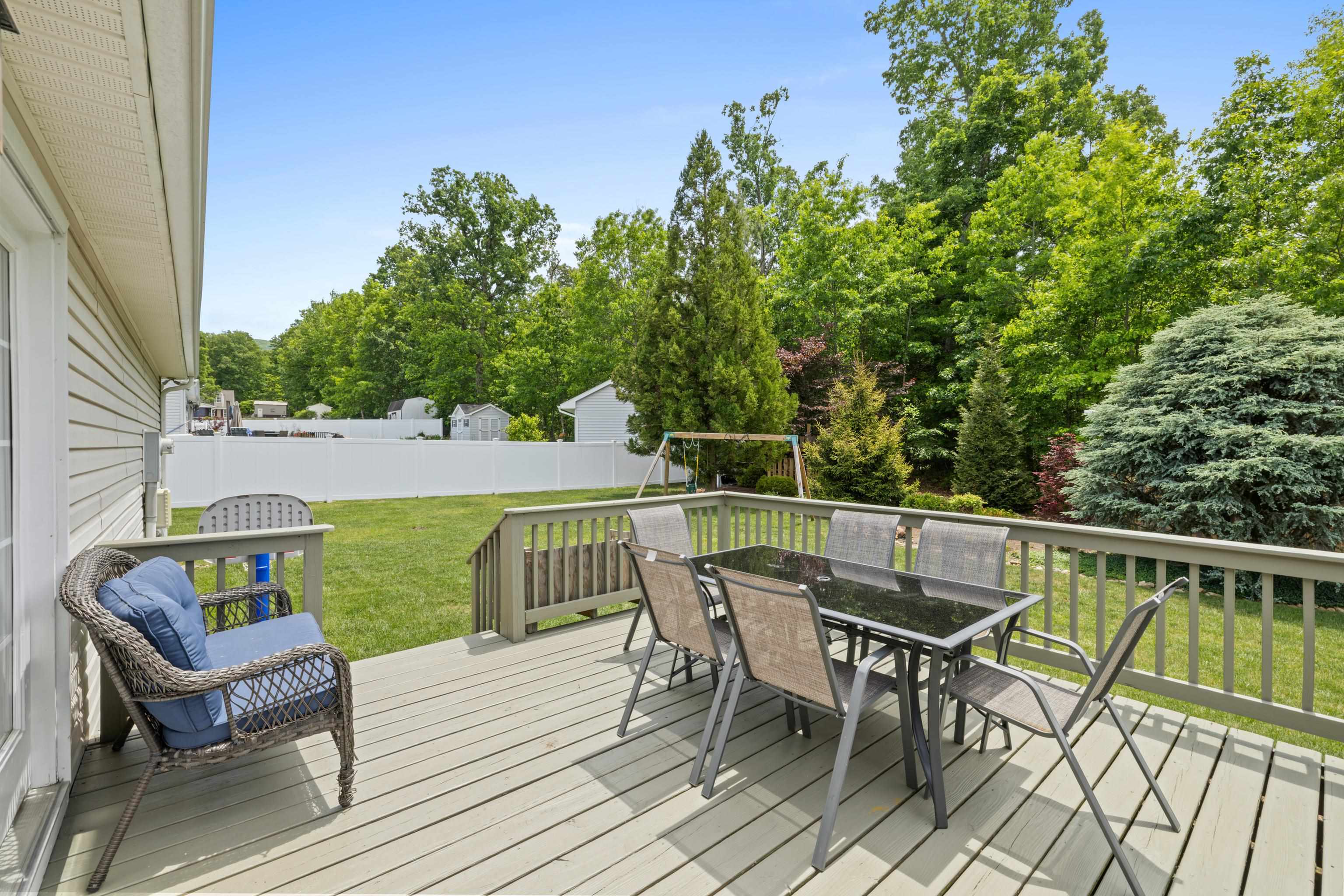 135 WOODSIDE DR, WAYNESBORO, Virginia 22980, 3 Bedrooms Bedrooms, ,2 BathroomsBathrooms,Residential,135 WOODSIDE DR,678011 MLS # 678011