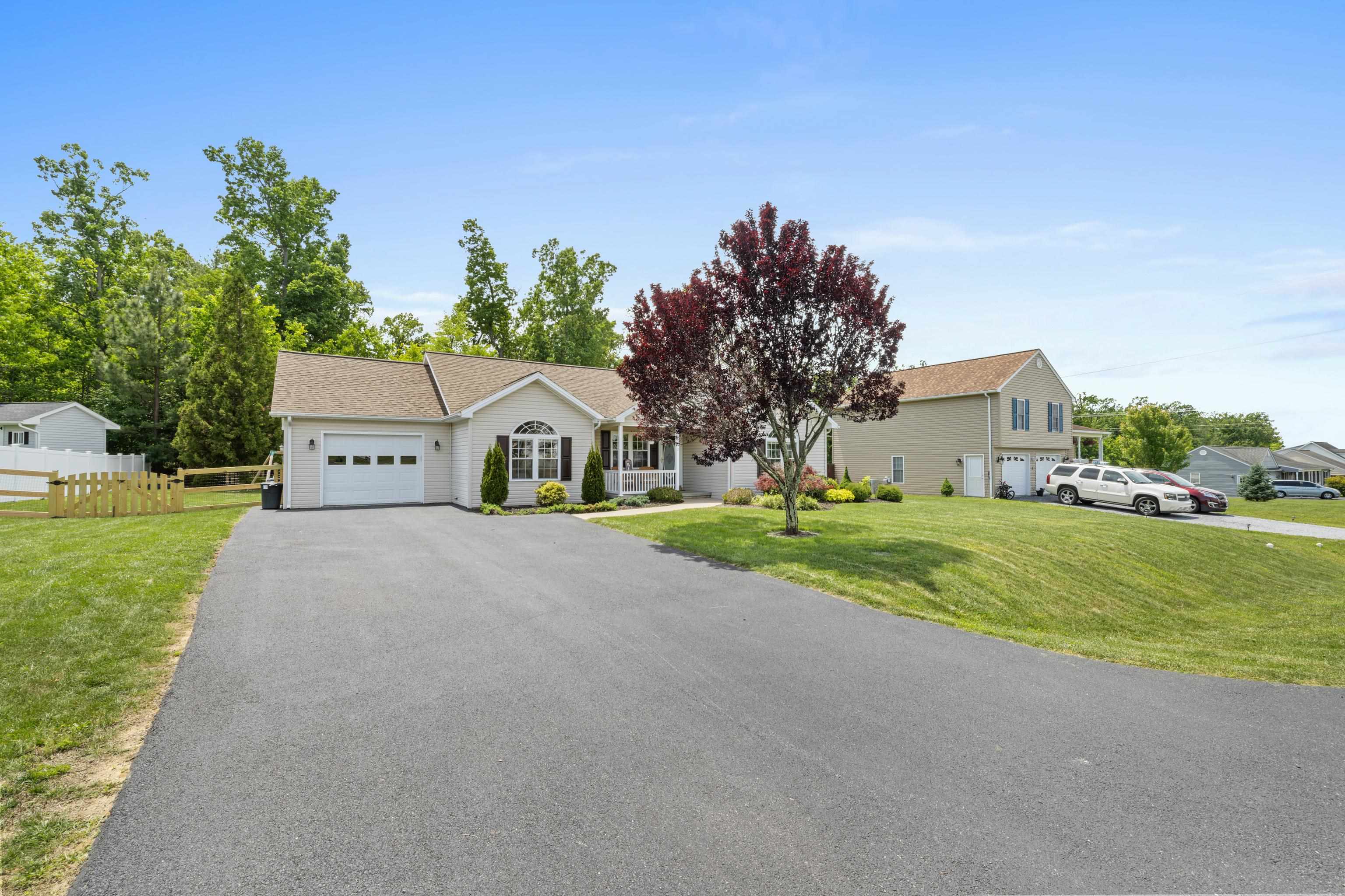135 WOODSIDE DR, WAYNESBORO, Virginia 22980, 3 Bedrooms Bedrooms, ,2 BathroomsBathrooms,Residential,135 WOODSIDE DR,678011 MLS # 678011