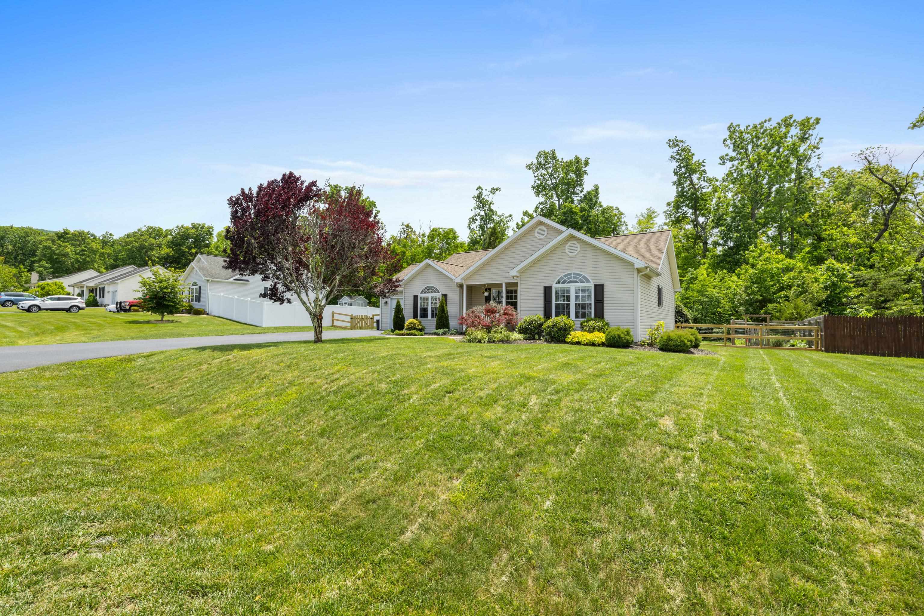135 WOODSIDE DR, WAYNESBORO, Virginia 22980, 3 Bedrooms Bedrooms, ,2 BathroomsBathrooms,Residential,135 WOODSIDE DR,678011 MLS # 678011