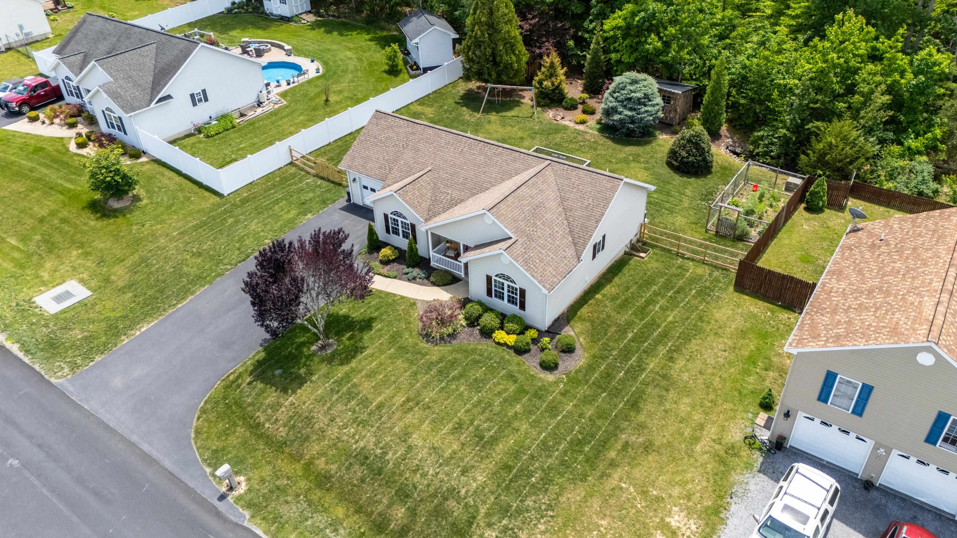 135 WOODSIDE DR, WAYNESBORO, Virginia 22980, 3 Bedrooms Bedrooms, ,2 BathroomsBathrooms,Residential,135 WOODSIDE DR,678011 MLS # 678011