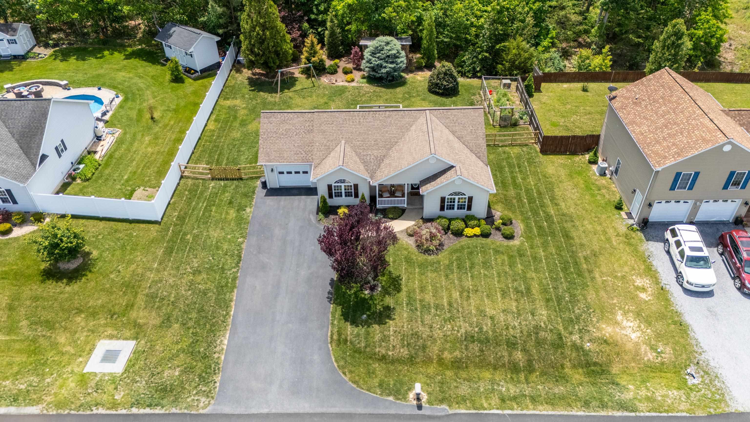 135 WOODSIDE DR, WAYNESBORO, Virginia 22980, 3 Bedrooms Bedrooms, ,2 BathroomsBathrooms,Residential,135 WOODSIDE DR,678011 MLS # 678011