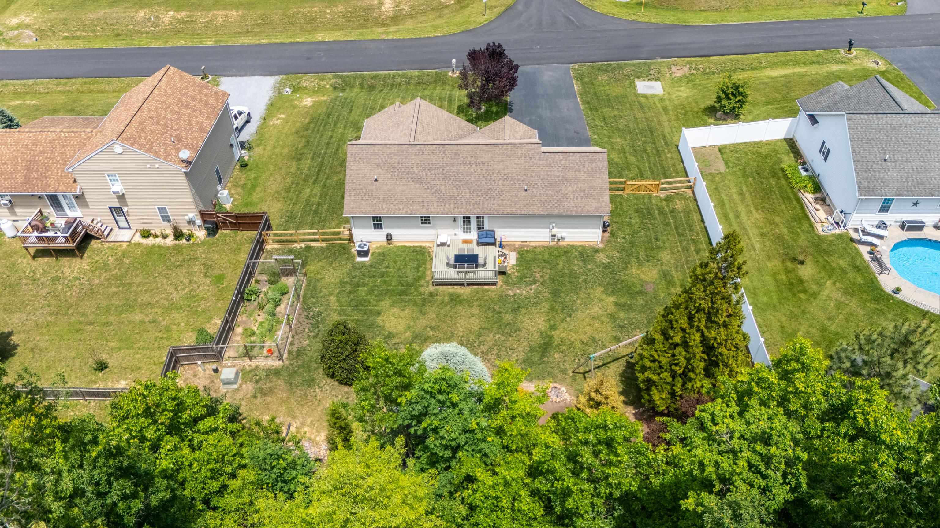 135 WOODSIDE DR, WAYNESBORO, Virginia 22980, 3 Bedrooms Bedrooms, ,2 BathroomsBathrooms,Residential,135 WOODSIDE DR,678011 MLS # 678011