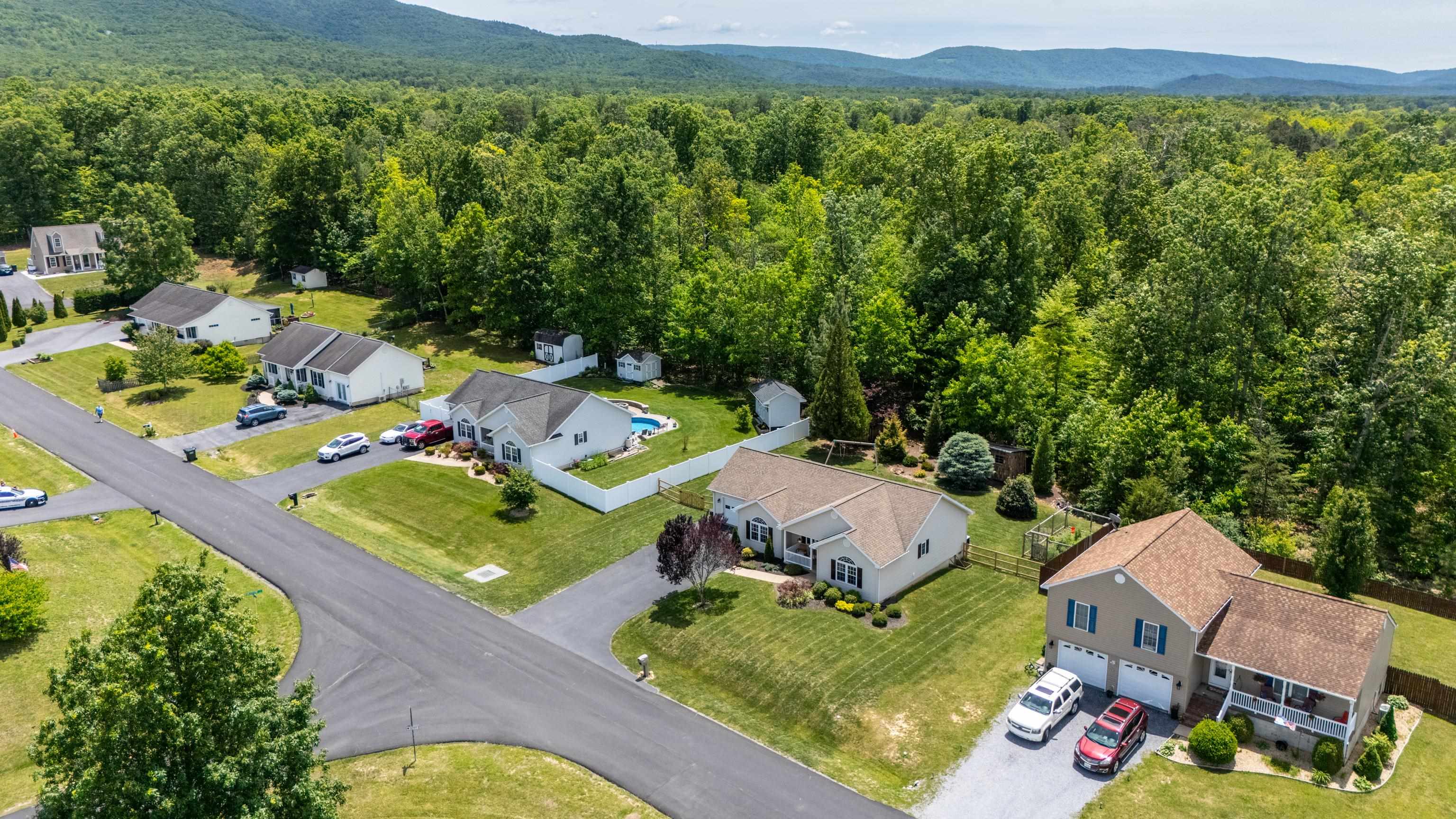 135 WOODSIDE DR, WAYNESBORO, Virginia 22980, 3 Bedrooms Bedrooms, ,2 BathroomsBathrooms,Residential,135 WOODSIDE DR,678011 MLS # 678011