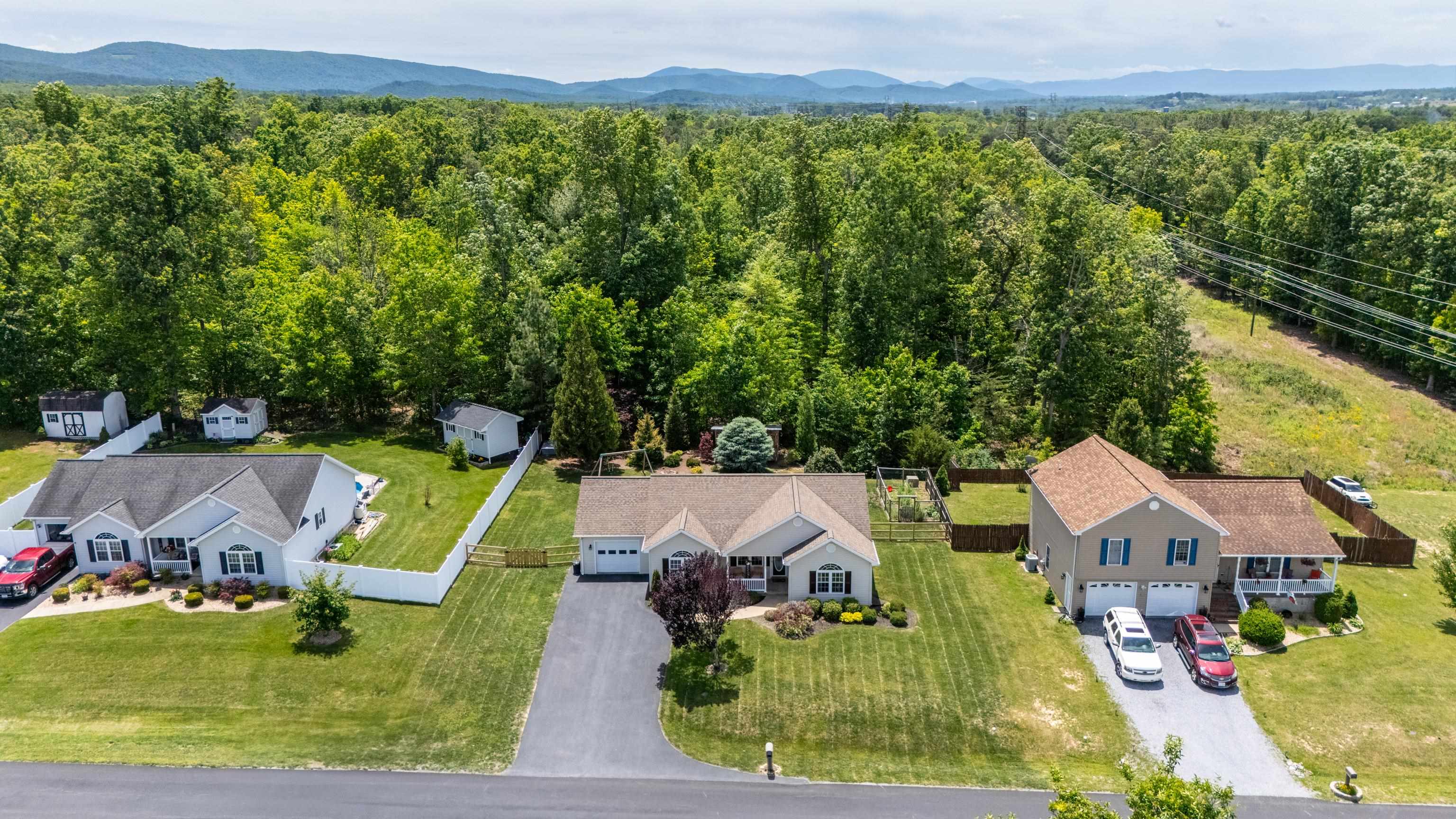 135 WOODSIDE DR, WAYNESBORO, Virginia 22980, 3 Bedrooms Bedrooms, ,2 BathroomsBathrooms,Residential,135 WOODSIDE DR,678011 MLS # 678011