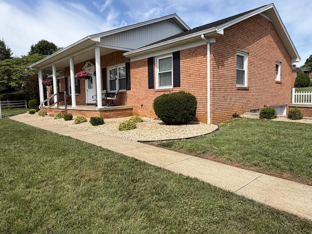 114 OLD WHITE BRIDGE RD, WAYNESBORO, Virginia 22980, 3 Bedrooms Bedrooms, ,3 BathroomsBathrooms,Residential,Charming ranch,114 OLD WHITE BRIDGE RD,678014 MLS # 678014 114 OLD WHITE BRIDGE RD, WAYNESBORO, Virginia 22980, 3 Bedrooms Bedrooms, ,3 BathroomsBathrooms,Residential,Charming ranch,114 OLD WHITE BRIDGE RD,678014 MLS # 678014