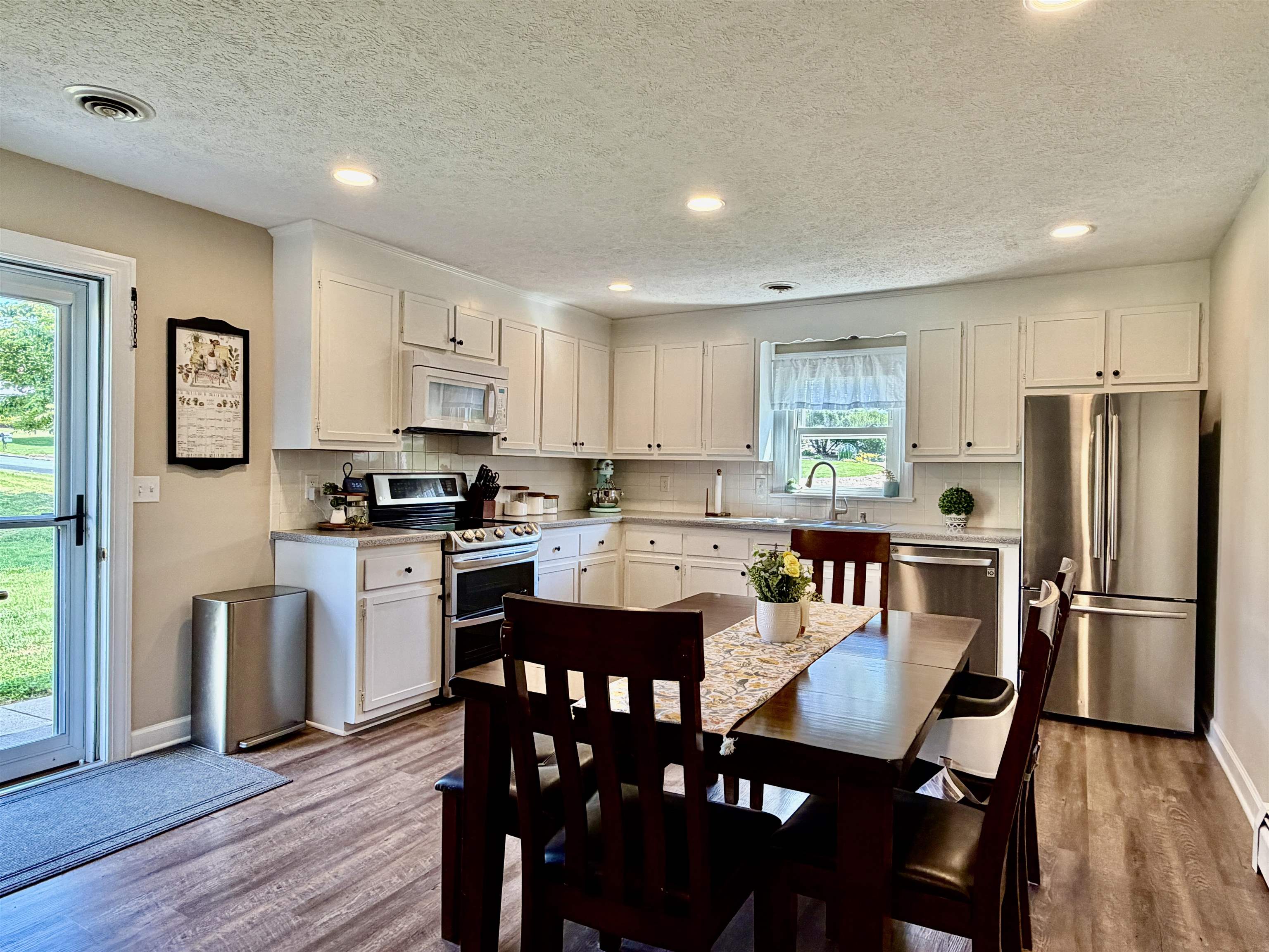 114 OLD WHITE BRIDGE RD, WAYNESBORO, Virginia 22980, 3 Bedrooms Bedrooms, ,3 BathroomsBathrooms,Residential,Charming ranch,114 OLD WHITE BRIDGE RD,678014 MLS # 678014 114 OLD WHITE BRIDGE RD, WAYNESBORO, Virginia 22980, 3 Bedrooms Bedrooms, ,3 BathroomsBathrooms,Residential,Charming ranch,114 OLD WHITE BRIDGE RD,678014 MLS # 678014
