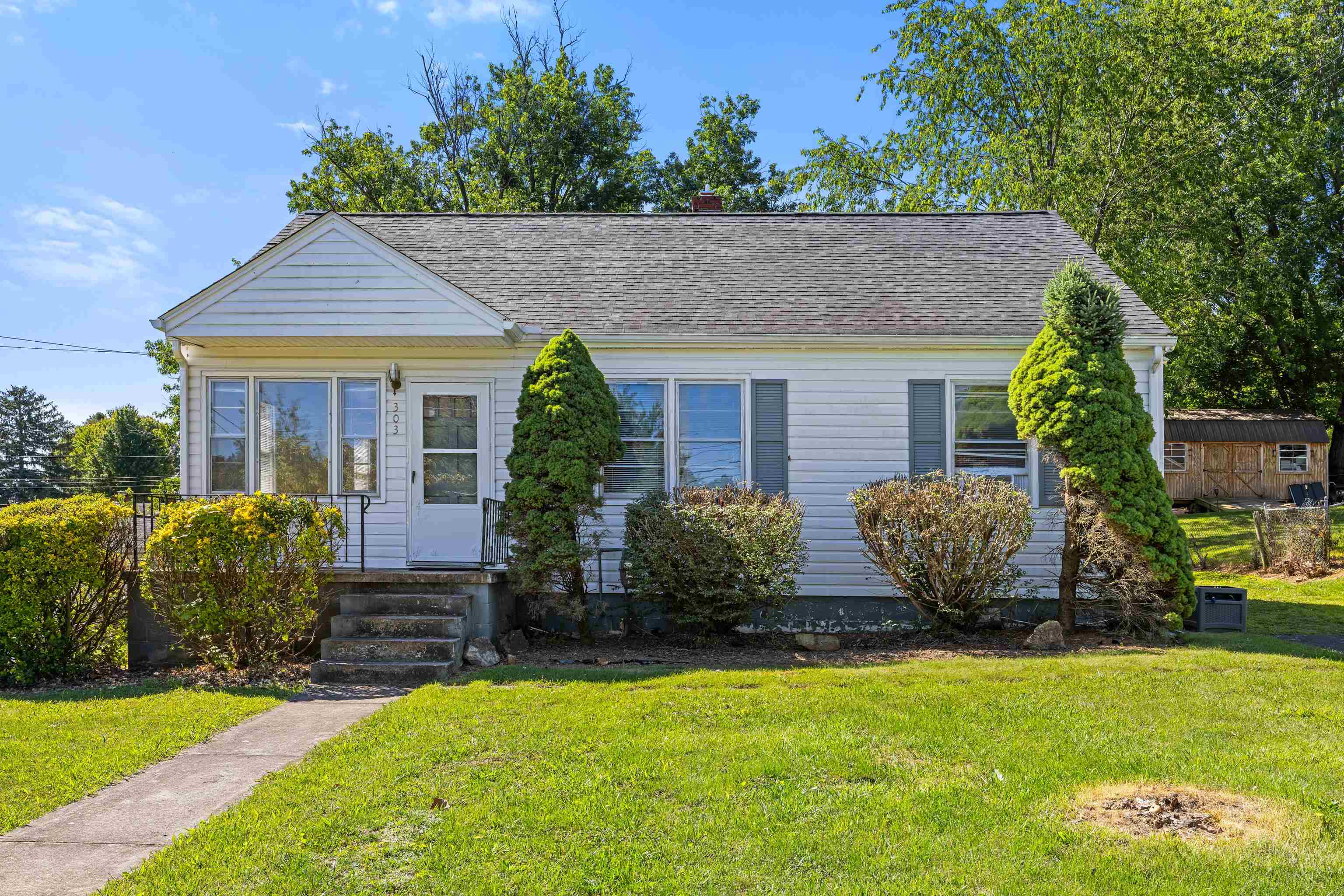 303 DEVON RD, STAUNTON, Virginia 24401, 3 Bedrooms Bedrooms, ,1 BathroomBathrooms,Residential,303 DEVON RD,678020 MLS # 678020