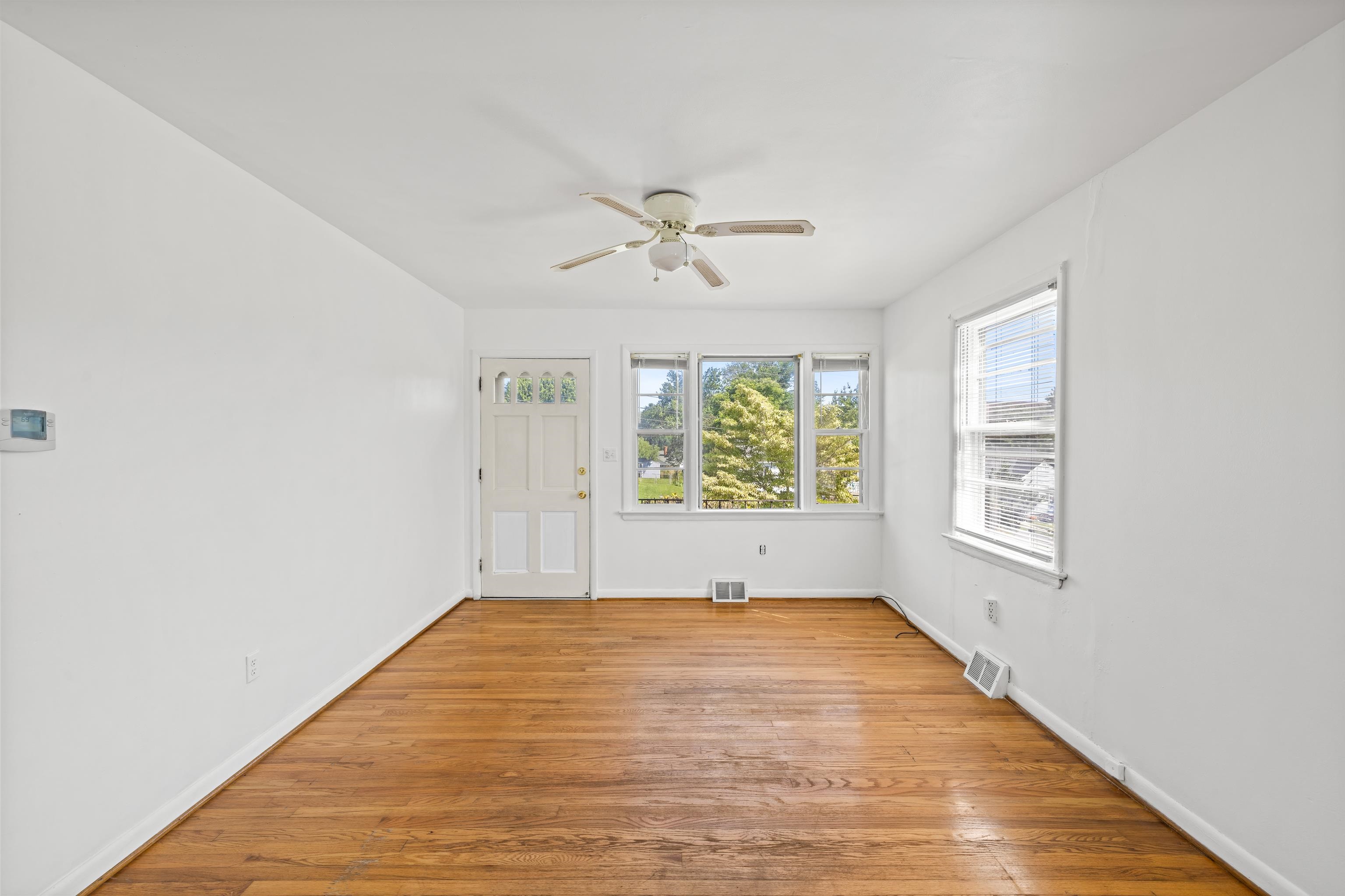 303 DEVON RD, STAUNTON, Virginia 24401, 3 Bedrooms Bedrooms, ,1 BathroomBathrooms,Residential,303 DEVON RD,678020 MLS # 678020