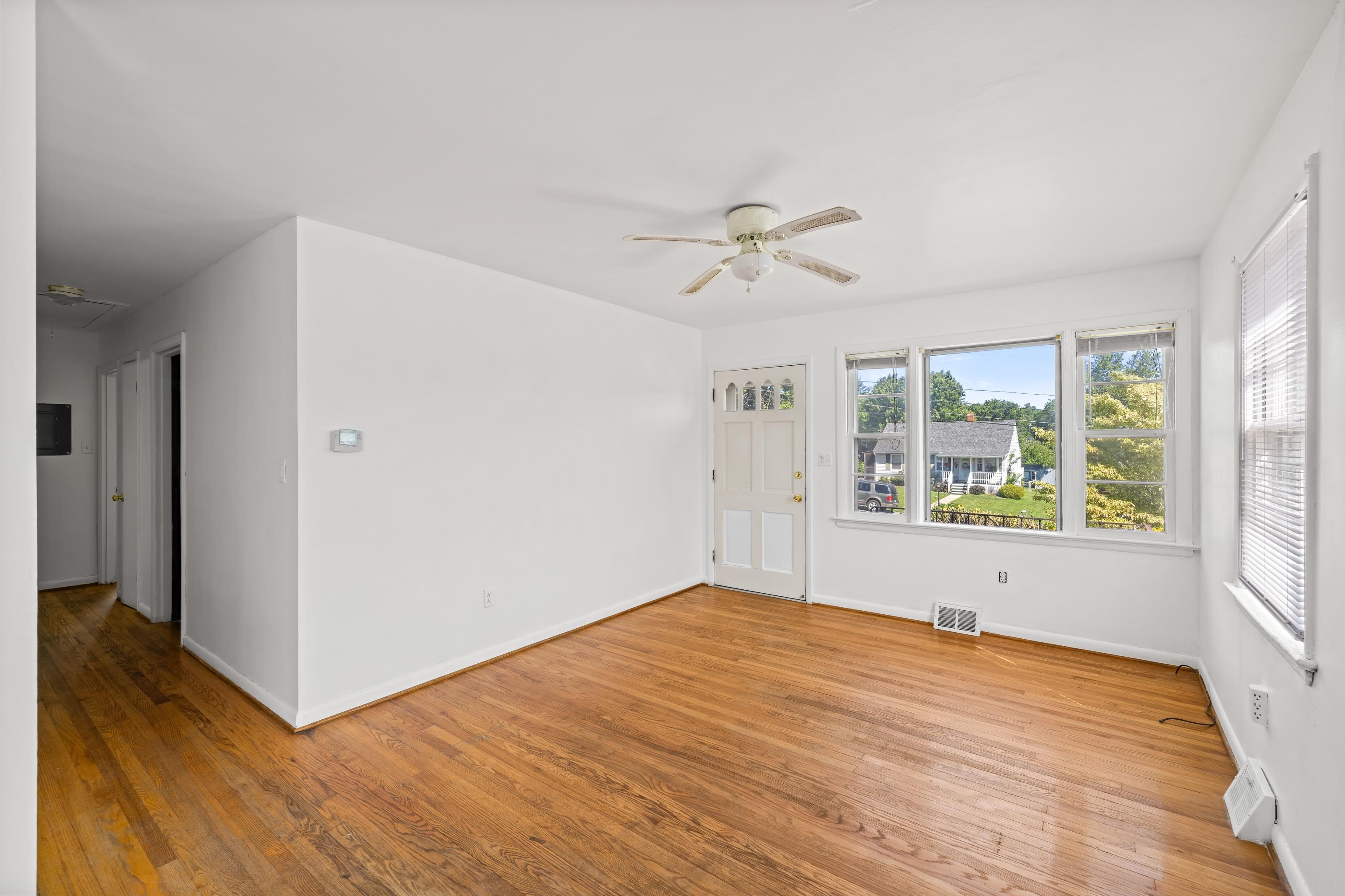 303 DEVON RD, STAUNTON, Virginia 24401, 3 Bedrooms Bedrooms, ,1 BathroomBathrooms,Residential,303 DEVON RD,678020 MLS # 678020