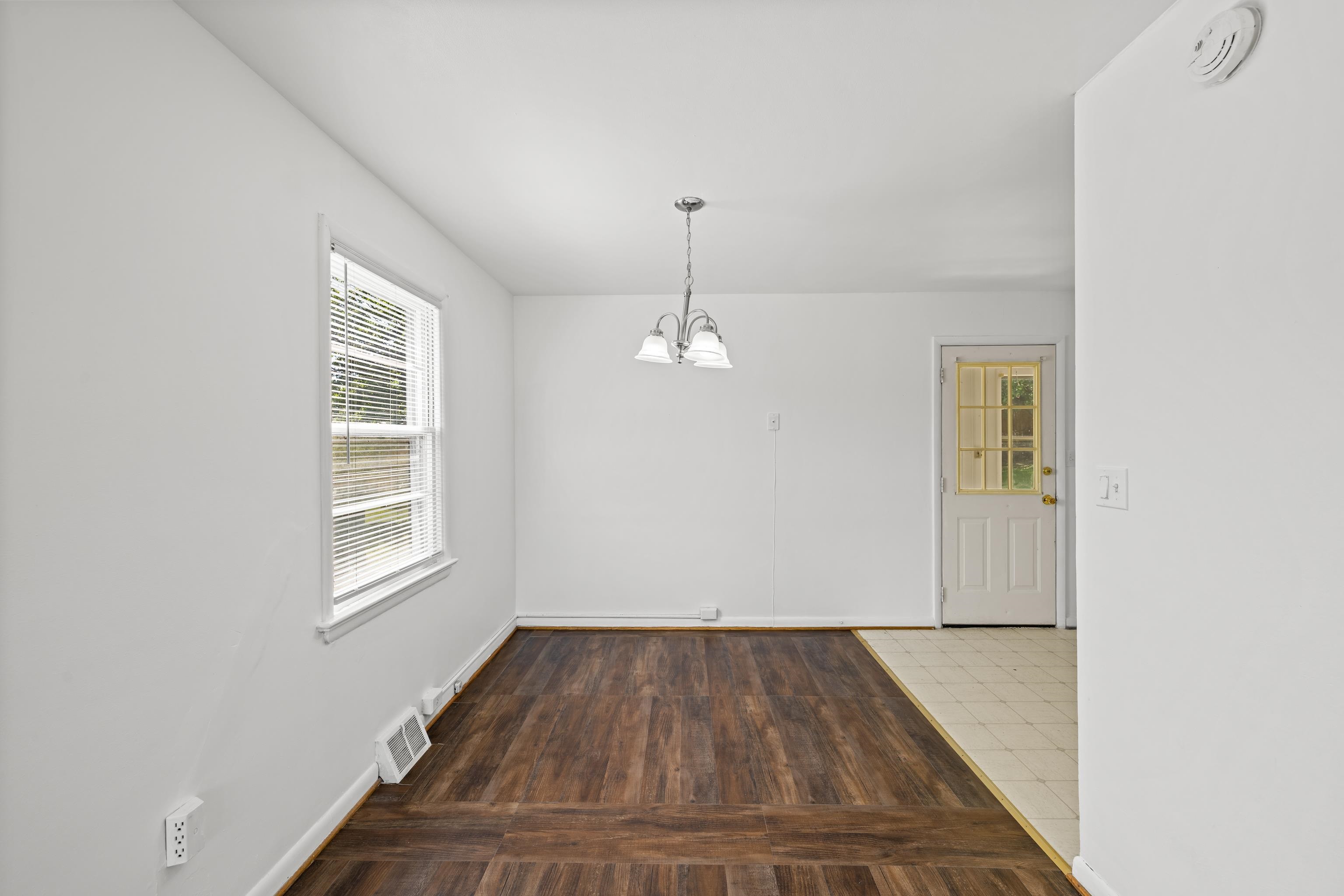 303 DEVON RD, STAUNTON, Virginia 24401, 3 Bedrooms Bedrooms, ,1 BathroomBathrooms,Residential,303 DEVON RD,678020 MLS # 678020