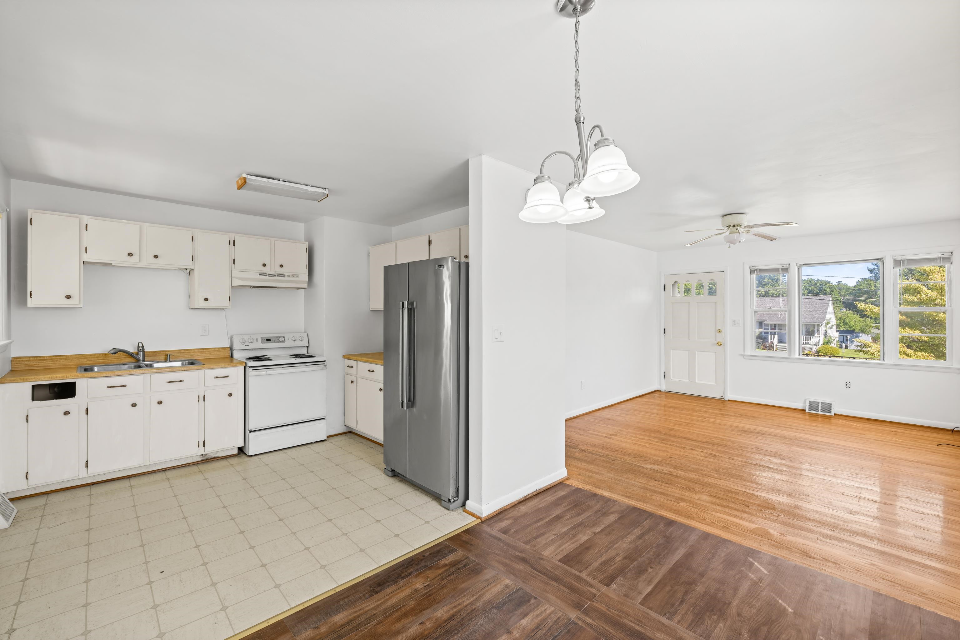303 DEVON RD, STAUNTON, Virginia 24401, 3 Bedrooms Bedrooms, ,1 BathroomBathrooms,Residential,303 DEVON RD,678020 MLS # 678020