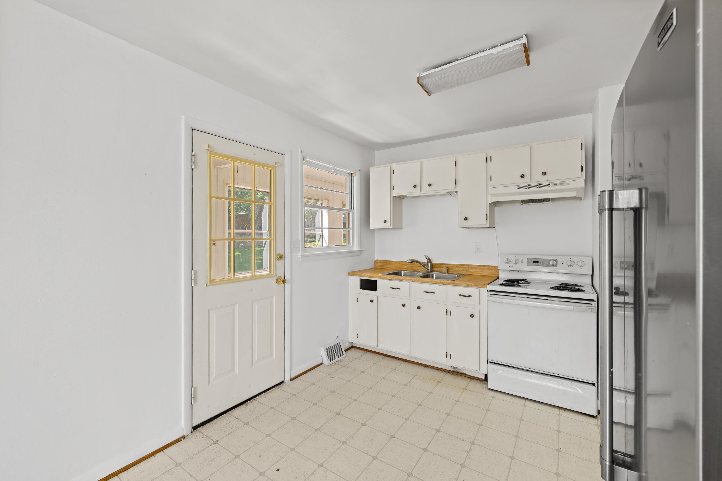 303 DEVON RD, STAUNTON, Virginia 24401, 3 Bedrooms Bedrooms, ,1 BathroomBathrooms,Residential,303 DEVON RD,678020 MLS # 678020