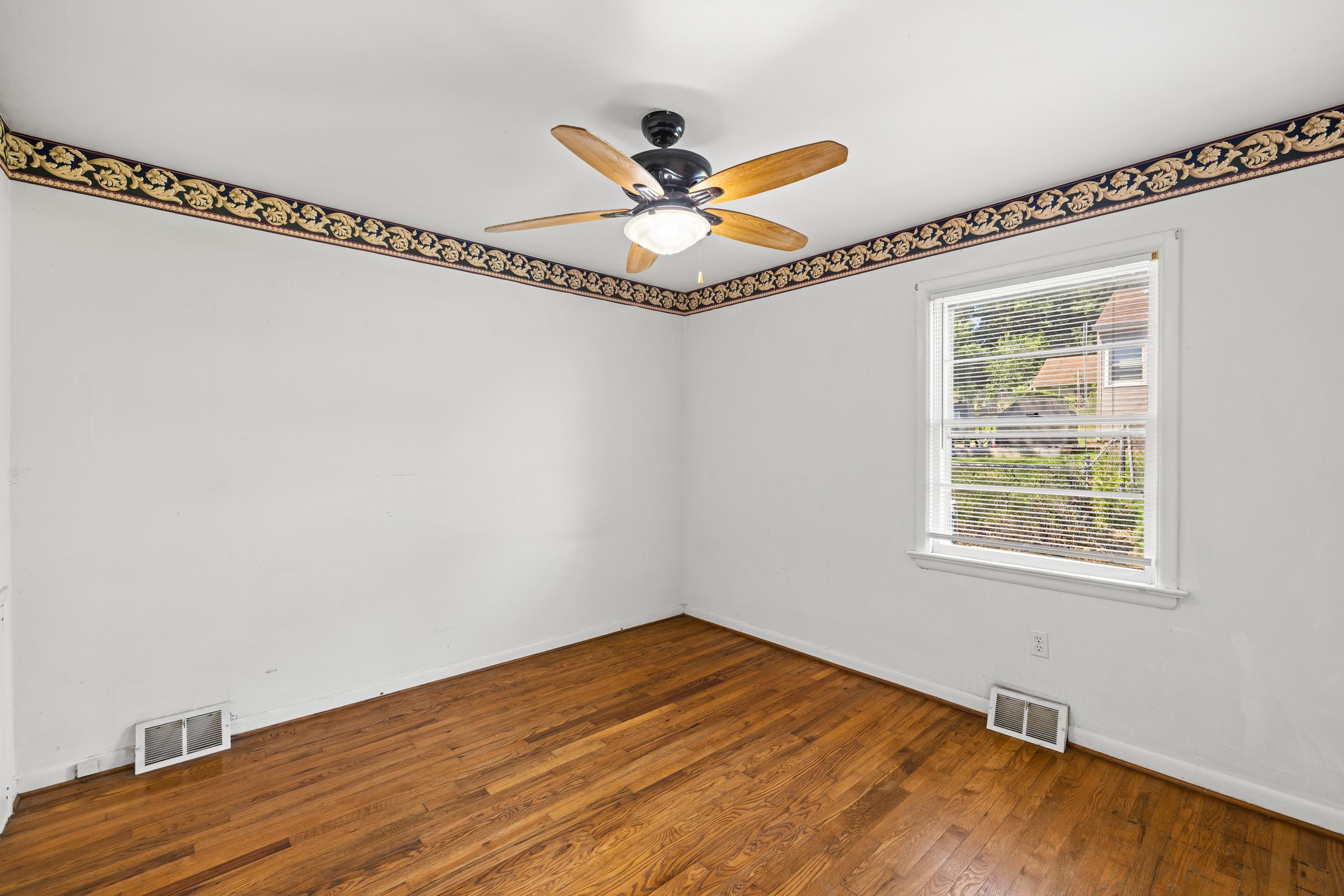 303 DEVON RD, STAUNTON, Virginia 24401, 3 Bedrooms Bedrooms, ,1 BathroomBathrooms,Residential,303 DEVON RD,678020 MLS # 678020