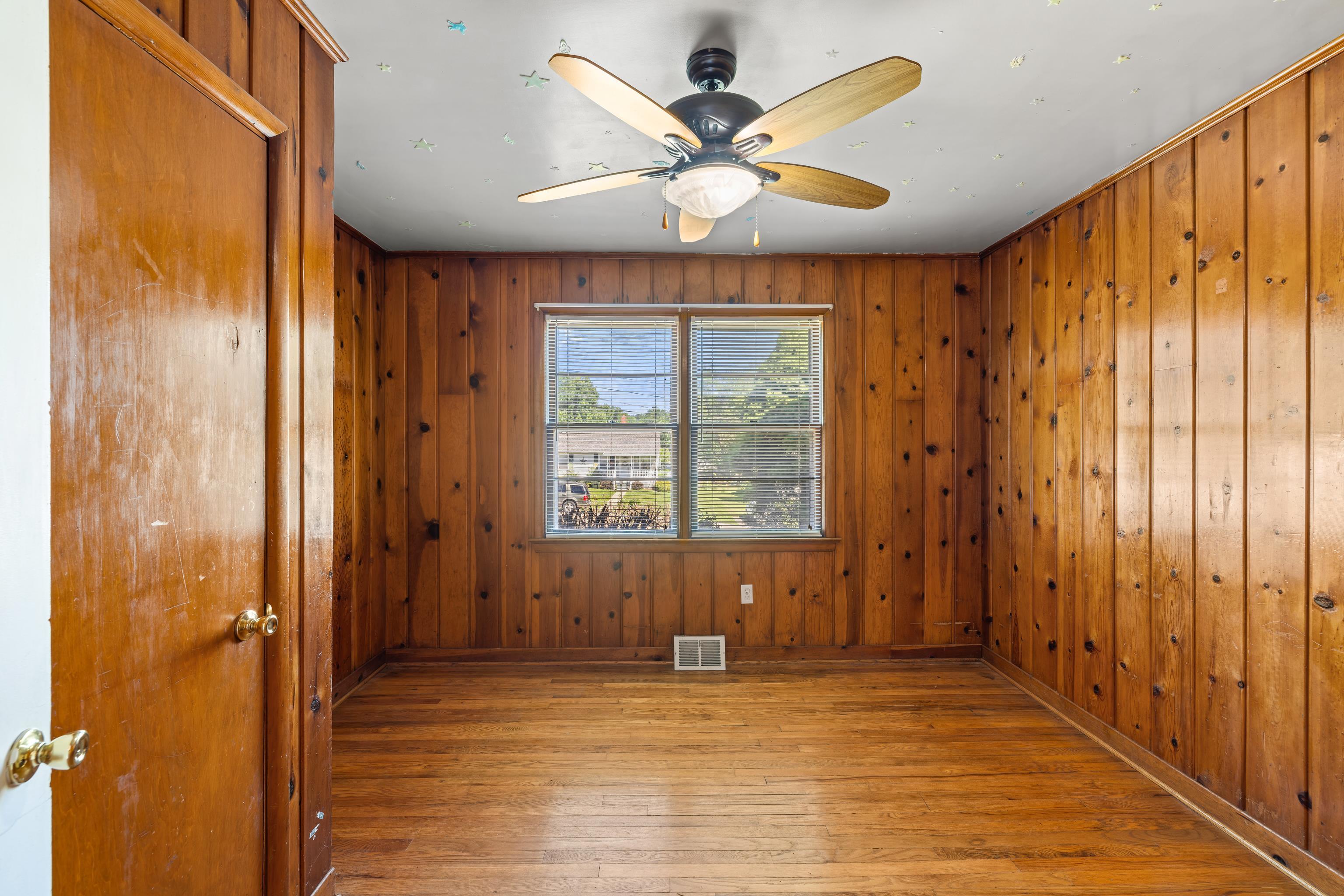 303 DEVON RD, STAUNTON, Virginia 24401, 3 Bedrooms Bedrooms, ,1 BathroomBathrooms,Residential,303 DEVON RD,678020 MLS # 678020