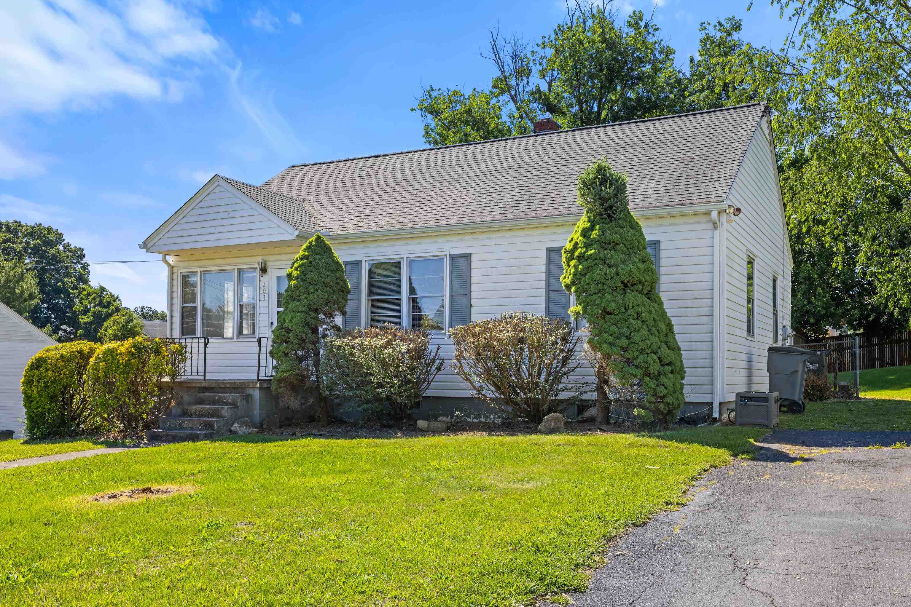 303 DEVON RD, STAUNTON, Virginia 24401, 3 Bedrooms Bedrooms, ,1 BathroomBathrooms,Residential,303 DEVON RD,678020 MLS # 678020