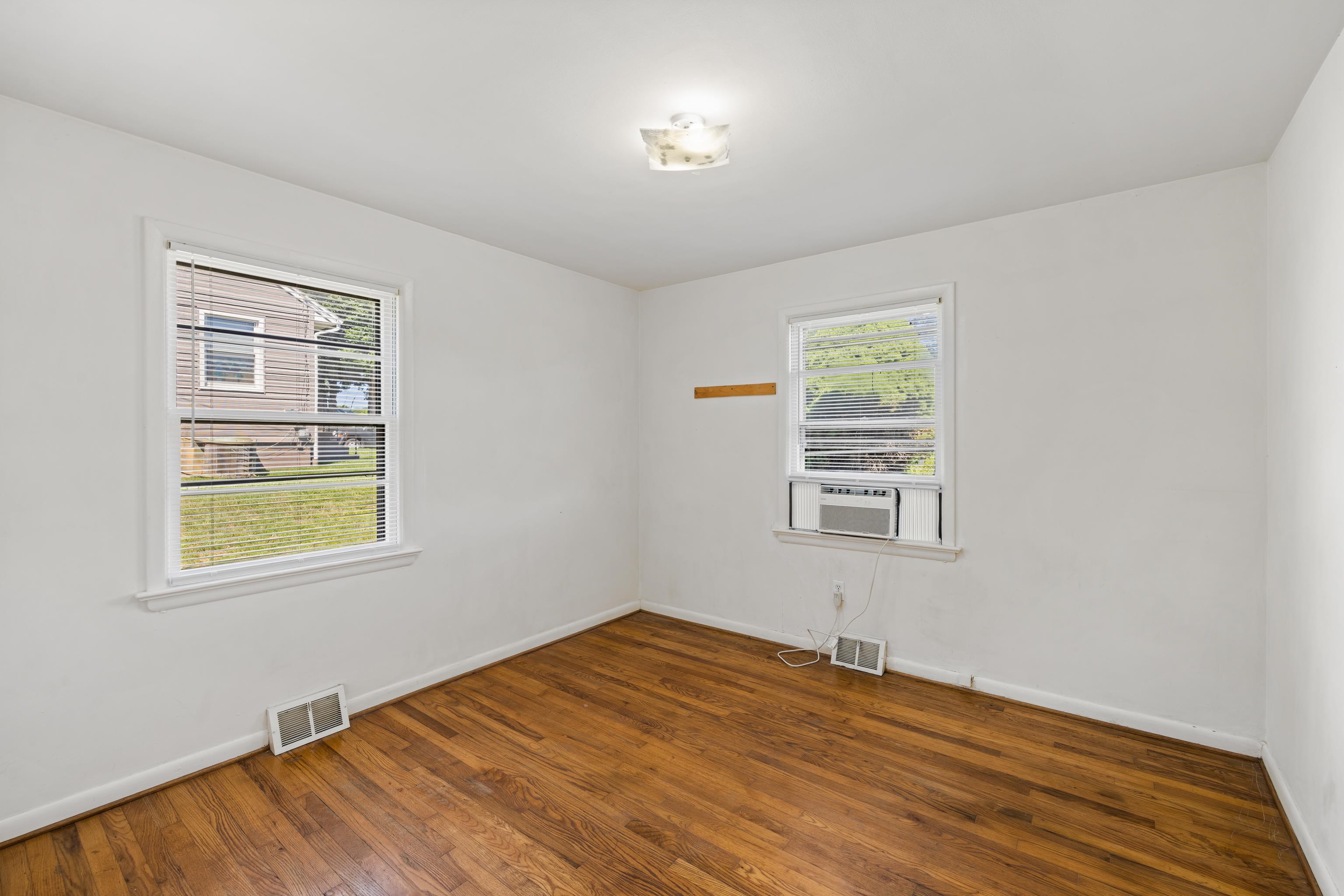 303 DEVON RD, STAUNTON, Virginia 24401, 3 Bedrooms Bedrooms, ,1 BathroomBathrooms,Residential,303 DEVON RD,678020 MLS # 678020