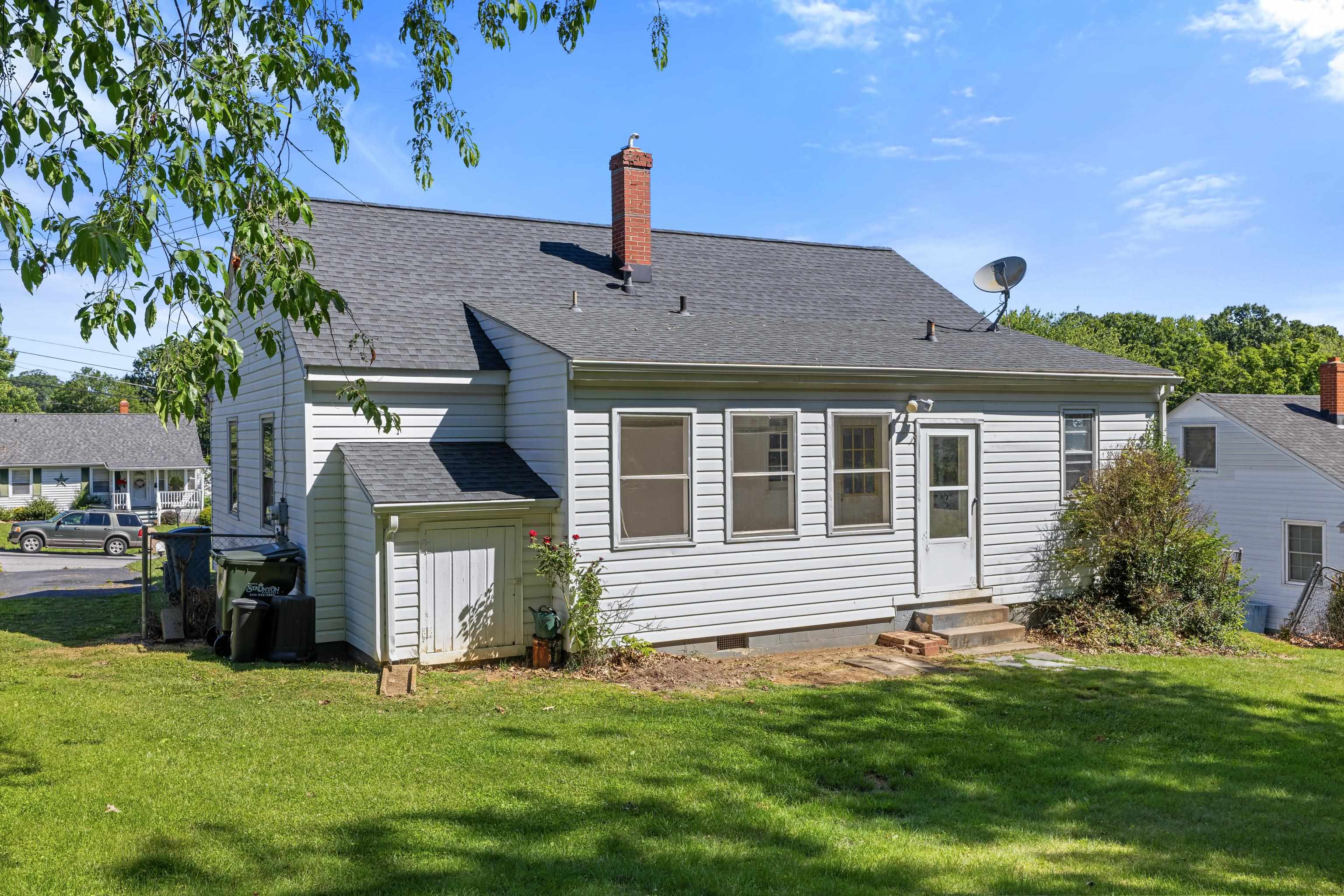 303 DEVON RD, STAUNTON, Virginia 24401, 3 Bedrooms Bedrooms, ,1 BathroomBathrooms,Residential,303 DEVON RD,678020 MLS # 678020