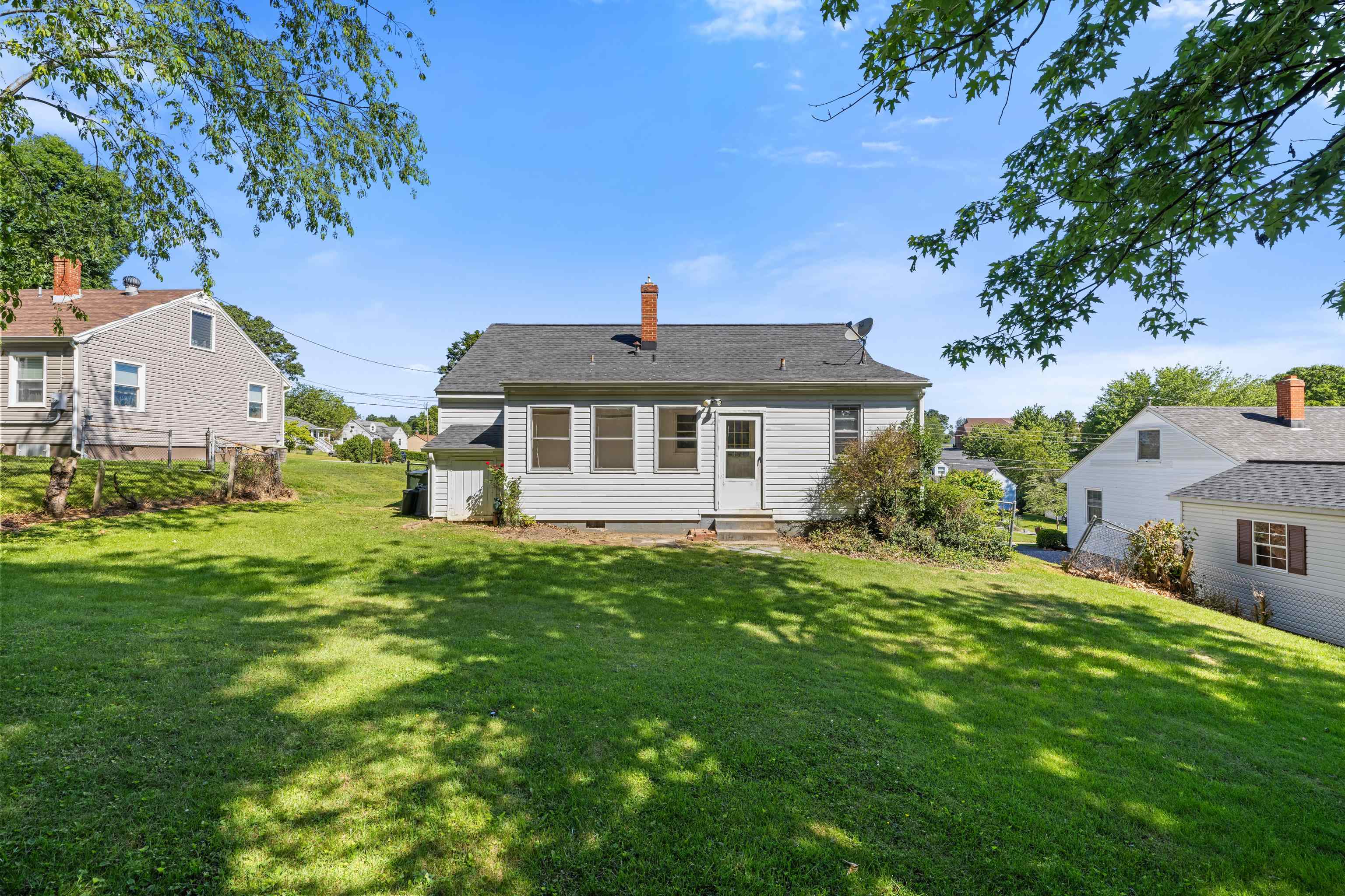 303 DEVON RD, STAUNTON, Virginia 24401, 3 Bedrooms Bedrooms, ,1 BathroomBathrooms,Residential,303 DEVON RD,678020 MLS # 678020