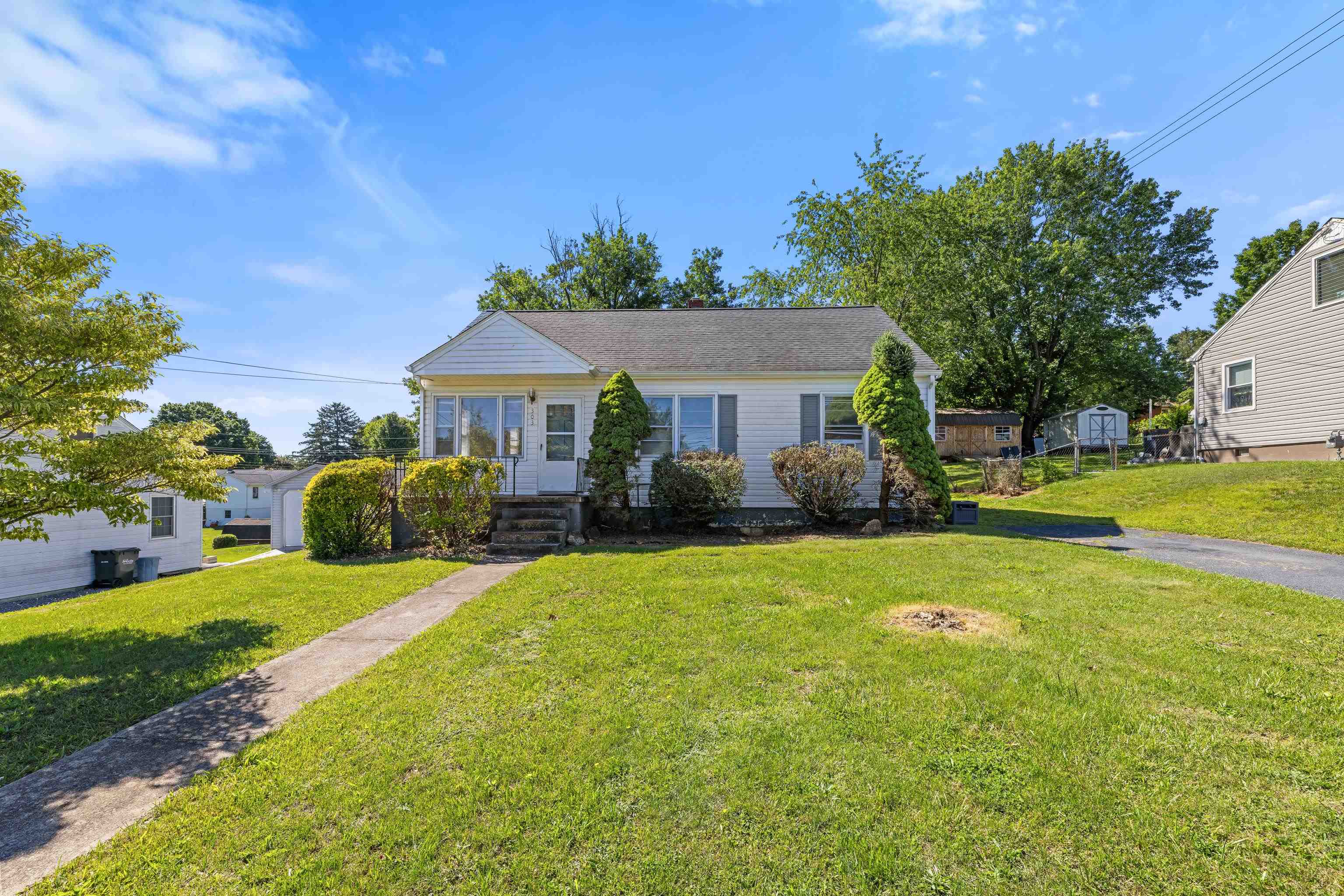 303 DEVON RD, STAUNTON, Virginia 24401, 3 Bedrooms Bedrooms, ,1 BathroomBathrooms,Residential,303 DEVON RD,678020 MLS # 678020