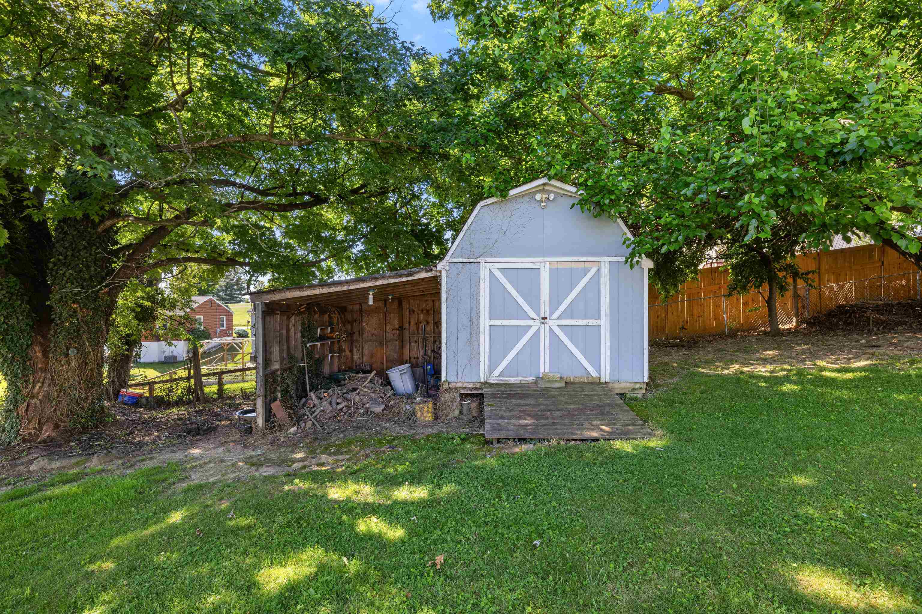 303 DEVON RD, STAUNTON, Virginia 24401, 3 Bedrooms Bedrooms, ,1 BathroomBathrooms,Residential,303 DEVON RD,678020 MLS # 678020