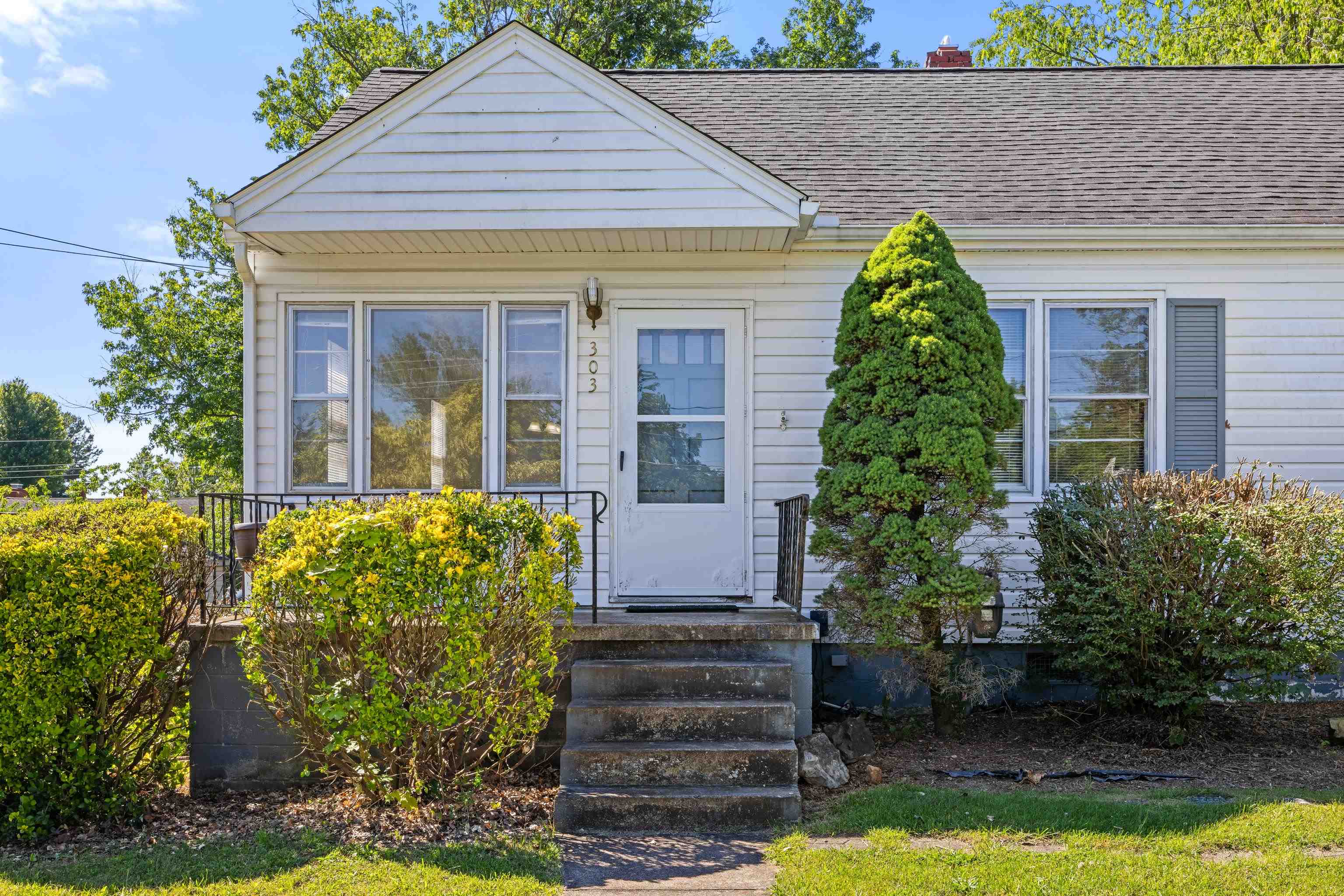 303 DEVON RD, STAUNTON, Virginia 24401, 3 Bedrooms Bedrooms, ,1 BathroomBathrooms,Residential,303 DEVON RD,678020 MLS # 678020