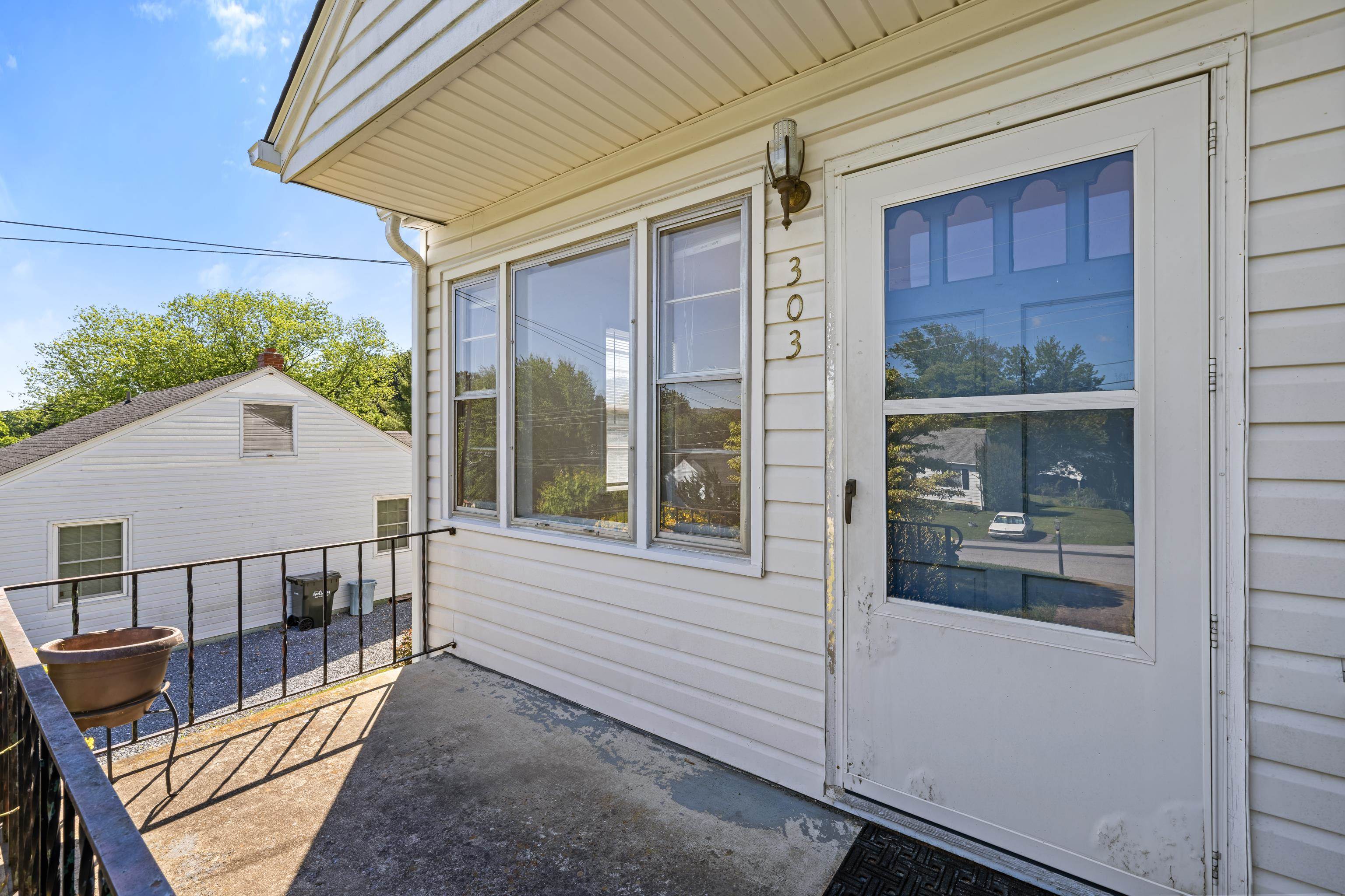 303 DEVON RD, STAUNTON, Virginia 24401, 3 Bedrooms Bedrooms, ,1 BathroomBathrooms,Residential,303 DEVON RD,678020 MLS # 678020