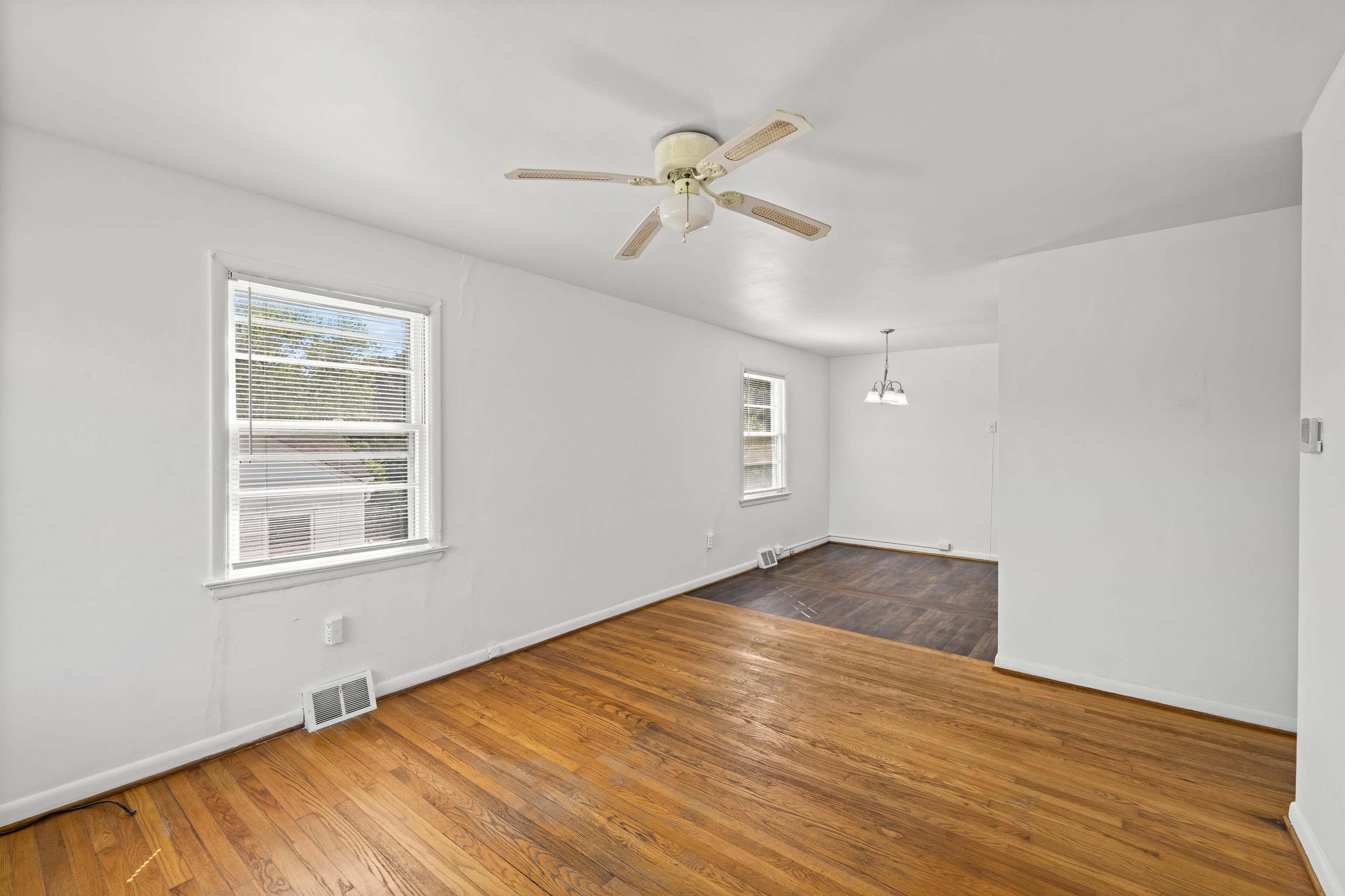 303 DEVON RD, STAUNTON, Virginia 24401, 3 Bedrooms Bedrooms, ,1 BathroomBathrooms,Residential,303 DEVON RD,678020 MLS # 678020