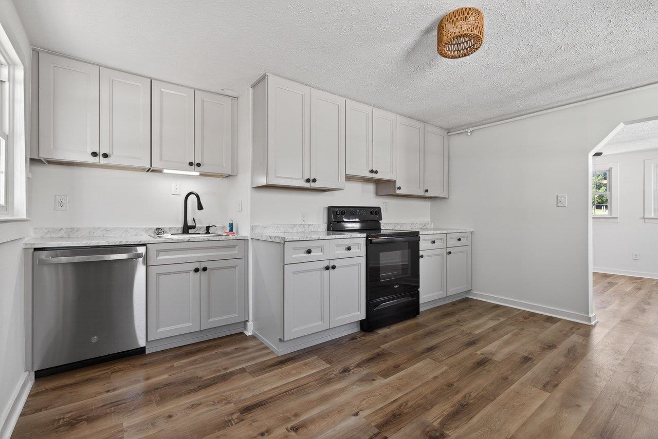 306 KELLEY ST, HARRISONBURG, Virginia 22801, 2 Bedrooms Bedrooms, ,1 BathroomBathrooms,Residential,306 KELLEY ST,678021 MLS # 678021 306 KELLEY ST, HARRISONBURG, Virginia 22801, 2 Bedrooms Bedrooms, ,1 BathroomBathrooms,Residential,306 KELLEY ST,678021 MLS # 678021