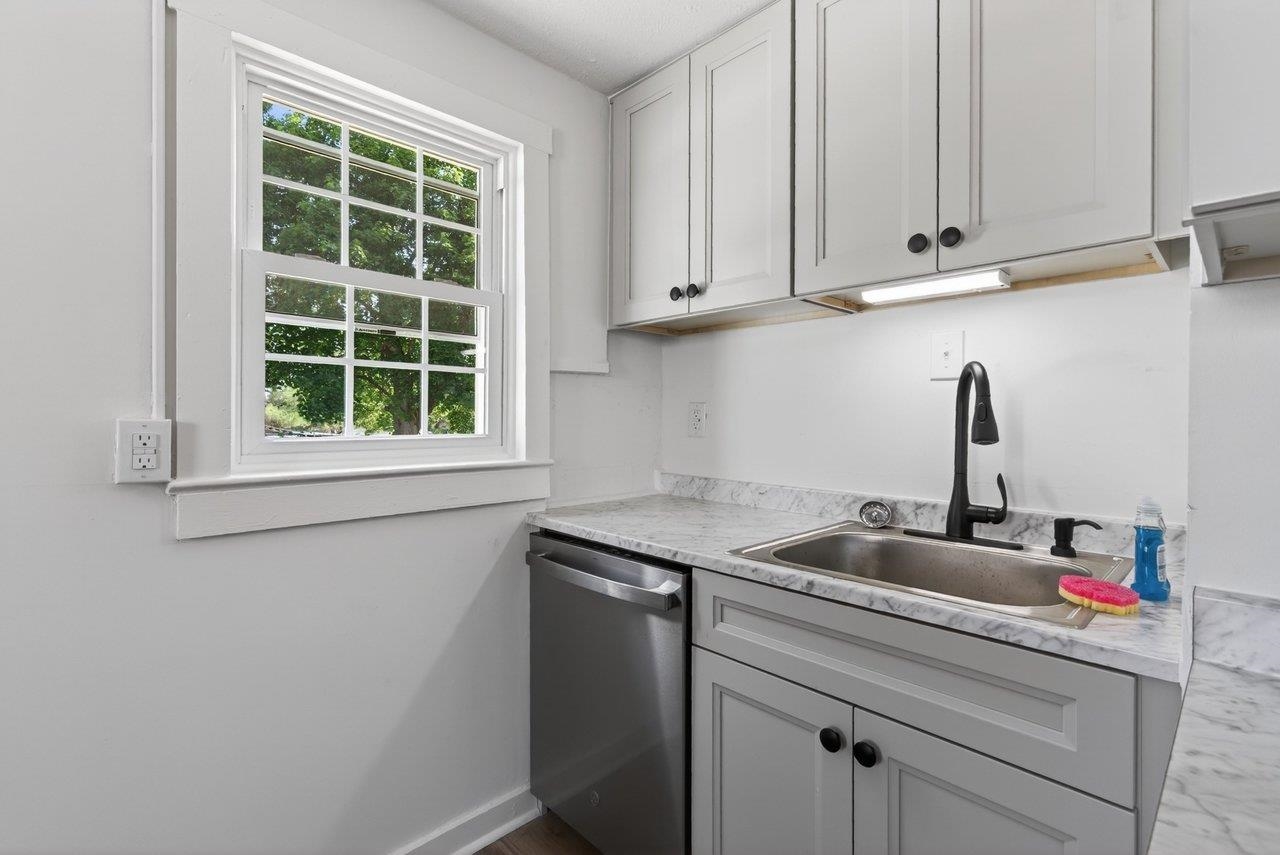 306 KELLEY ST, HARRISONBURG, Virginia 22801, 2 Bedrooms Bedrooms, ,1 BathroomBathrooms,Residential,306 KELLEY ST,678021 MLS # 678021 306 KELLEY ST, HARRISONBURG, Virginia 22801, 2 Bedrooms Bedrooms, ,1 BathroomBathrooms,Residential,306 KELLEY ST,678021 MLS # 678021