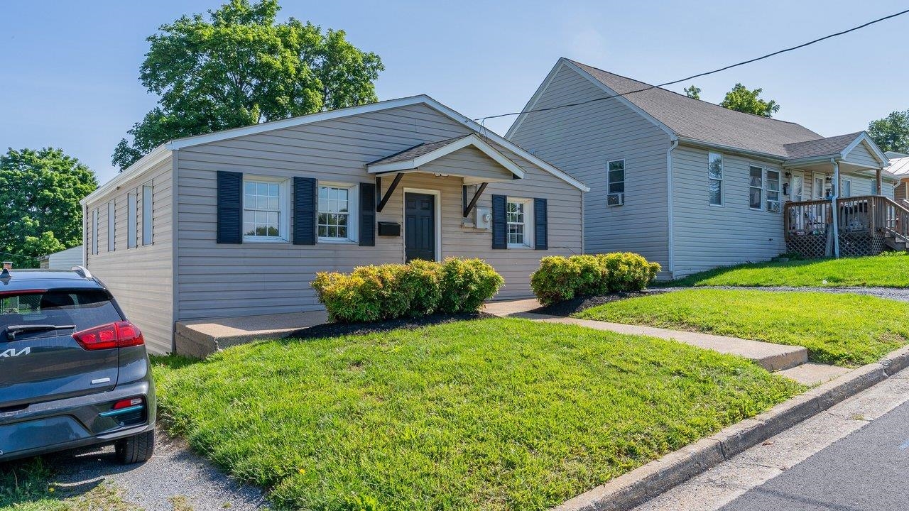 306 KELLEY ST, HARRISONBURG, Virginia 22801, 2 Bedrooms Bedrooms, ,1 BathroomBathrooms,Residential,306 KELLEY ST,678021 MLS # 678021 306 KELLEY ST, HARRISONBURG, Virginia 22801, 2 Bedrooms Bedrooms, ,1 BathroomBathrooms,Residential,306 KELLEY ST,678021 MLS # 678021