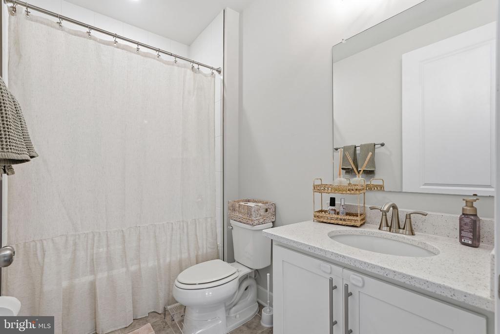 3451 WOODED RUN DR, BROAD RUN, Virginia 20137, 5 Bedrooms Bedrooms, ,4 BathroomsBathrooms,Residential,3451 WOODED RUN DR,VAFQ2022336 MLS # VAFQ2022336