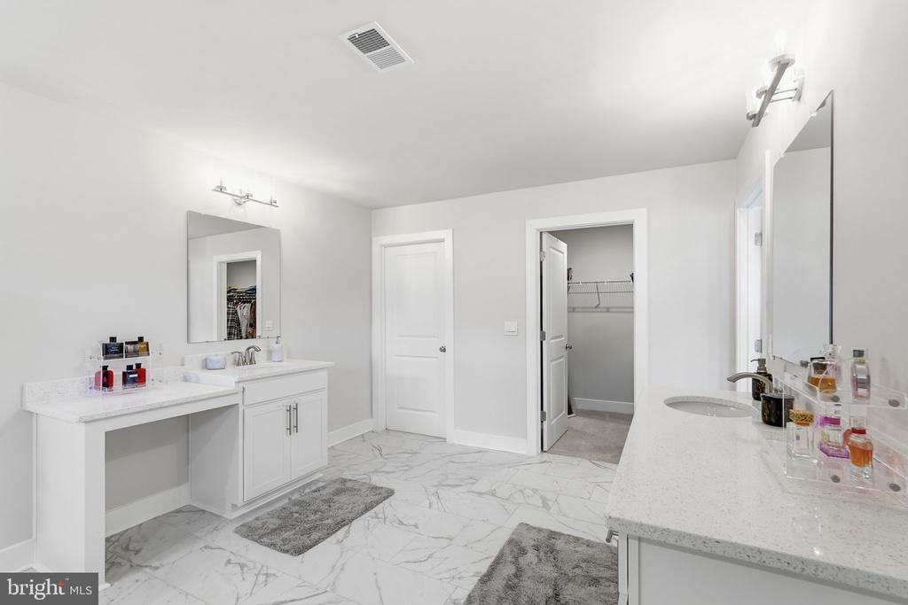 3451 WOODED RUN DR, BROAD RUN, Virginia 20137, 5 Bedrooms Bedrooms, ,4 BathroomsBathrooms,Residential,3451 WOODED RUN DR,VAFQ2022336 MLS # VAFQ2022336