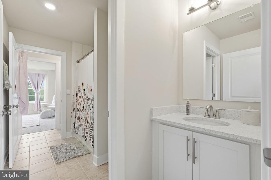 3451 WOODED RUN DR, BROAD RUN, Virginia 20137, 5 Bedrooms Bedrooms, ,4 BathroomsBathrooms,Residential,3451 WOODED RUN DR,VAFQ2022336 MLS # VAFQ2022336