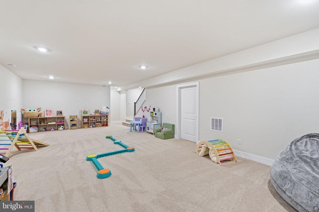 3451 WOODED RUN DR, BROAD RUN, Virginia 20137, 5 Bedrooms Bedrooms, ,4 BathroomsBathrooms,Residential,3451 WOODED RUN DR,VAFQ2022336 MLS # VAFQ2022336