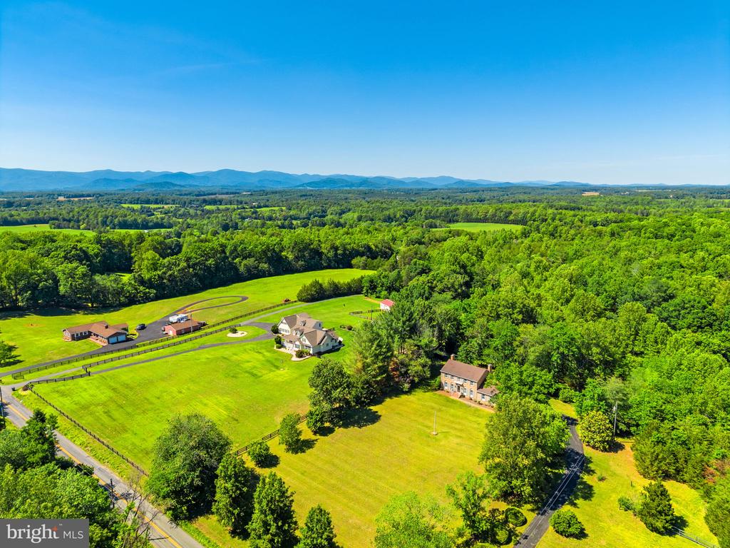 6989 FREDERICKSBURG RD, BARBOURSVILLE, Virginia 22923, 5 Bedrooms Bedrooms, ,3 BathroomsBathrooms,Residential,6989 FREDERICKSBURG RD,VAGR2000874 MLS # VAGR2000874
